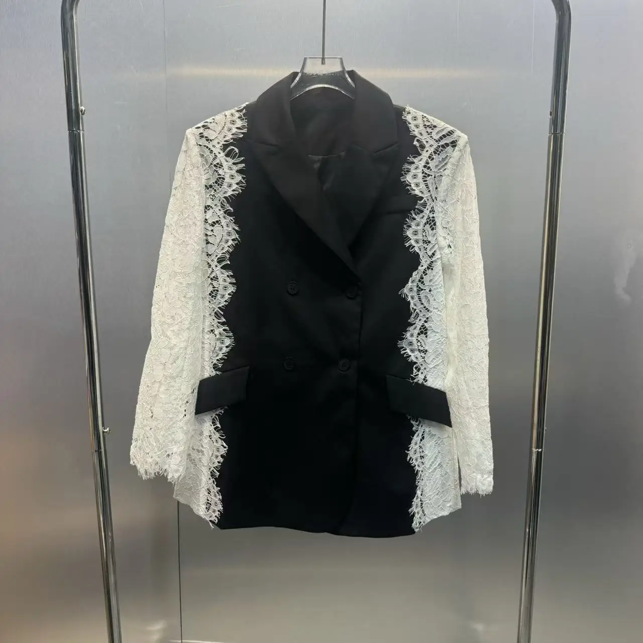 Retro Lace Style Long Sleeve Black Jacket Patchwork Design Spring New Arrival Women's Loose Fit Polyester Suit Top Coat
Retro Lace Style Long Sleeve Black Jacket Patchwork Design Spring New Arrival Women's Loose Fit Polyester Suit Top Coat