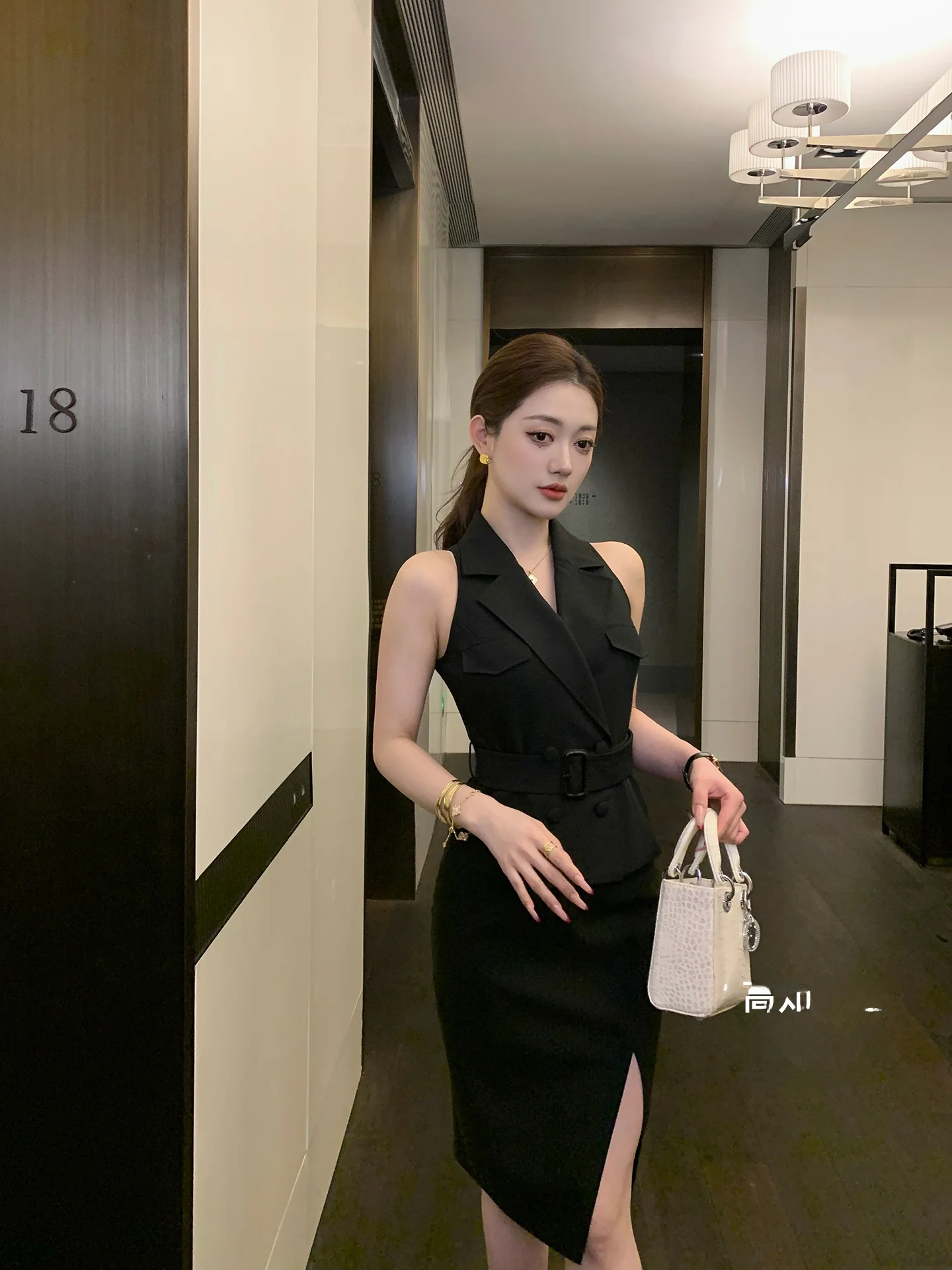 Elegant High Waist Side Slit Bodycon Skirt Black Korean Style Commute Polyester Fiber No Stretch City Daily Wear Zipper Back
Elegant High Waist Side Slit Bodycon Skirt Black Korean Style Commute Polyester Fiber No Stretch City Daily Wear Zipper Back