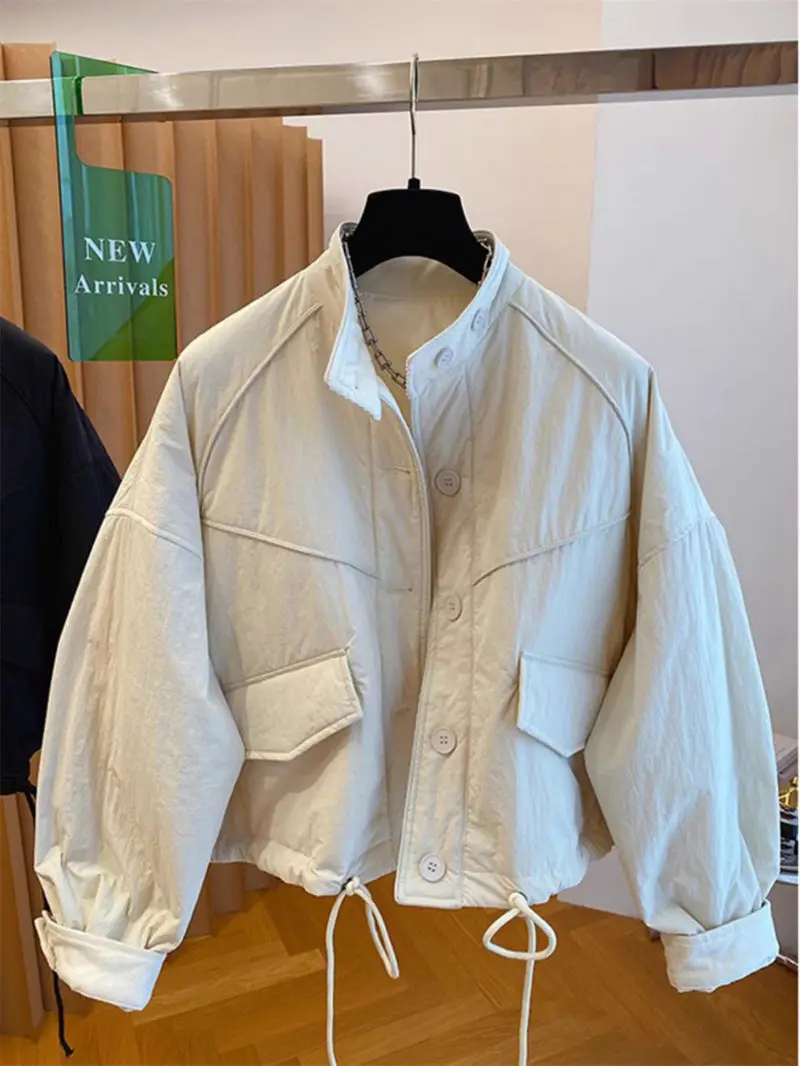 2025 Women's Short Workwear Jacket Windproof Warm Cotton Stand Collar Utility Coat for Spring Autumn Winter Casual G260
2025 Women's Short Workwear Jacket Windproof Warm Cotton Stand Collar Utility Coat for Spring Autumn Winter Casual G260