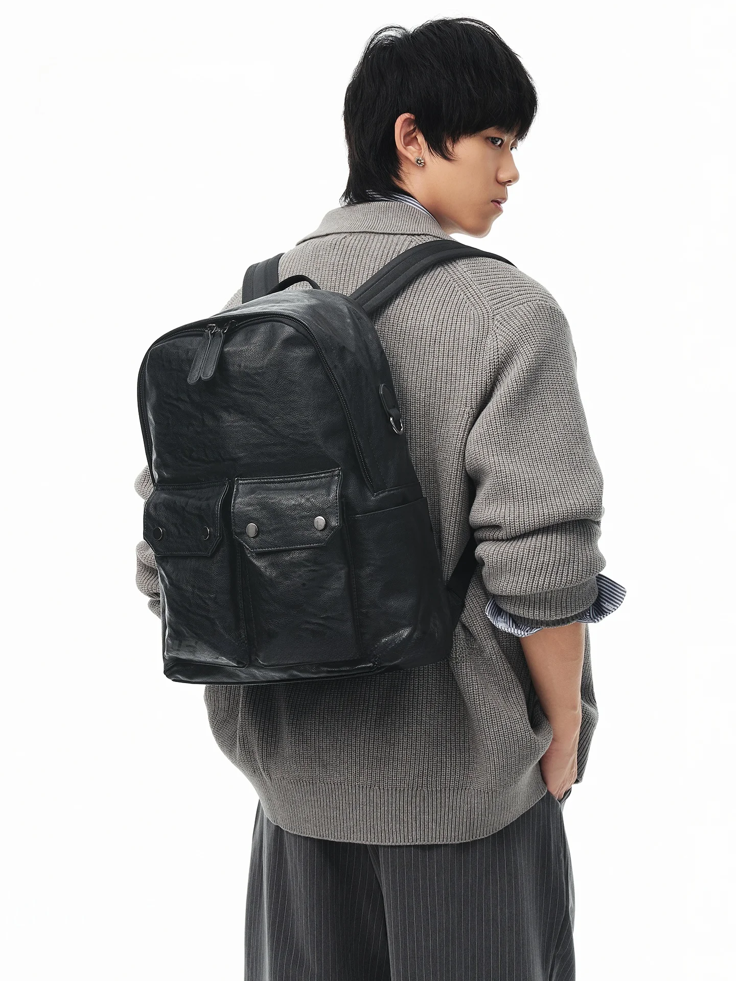 Nesbit Men's Leather Backpack Large Capacity Business Commuter Computer Bag Simple Black Leather Shoulder Bag for Youth
Nesbit Men's Leather Backpack Large Capacity Business Commuter Computer Bag Simple Black Leather Shoulder Bag for Youth