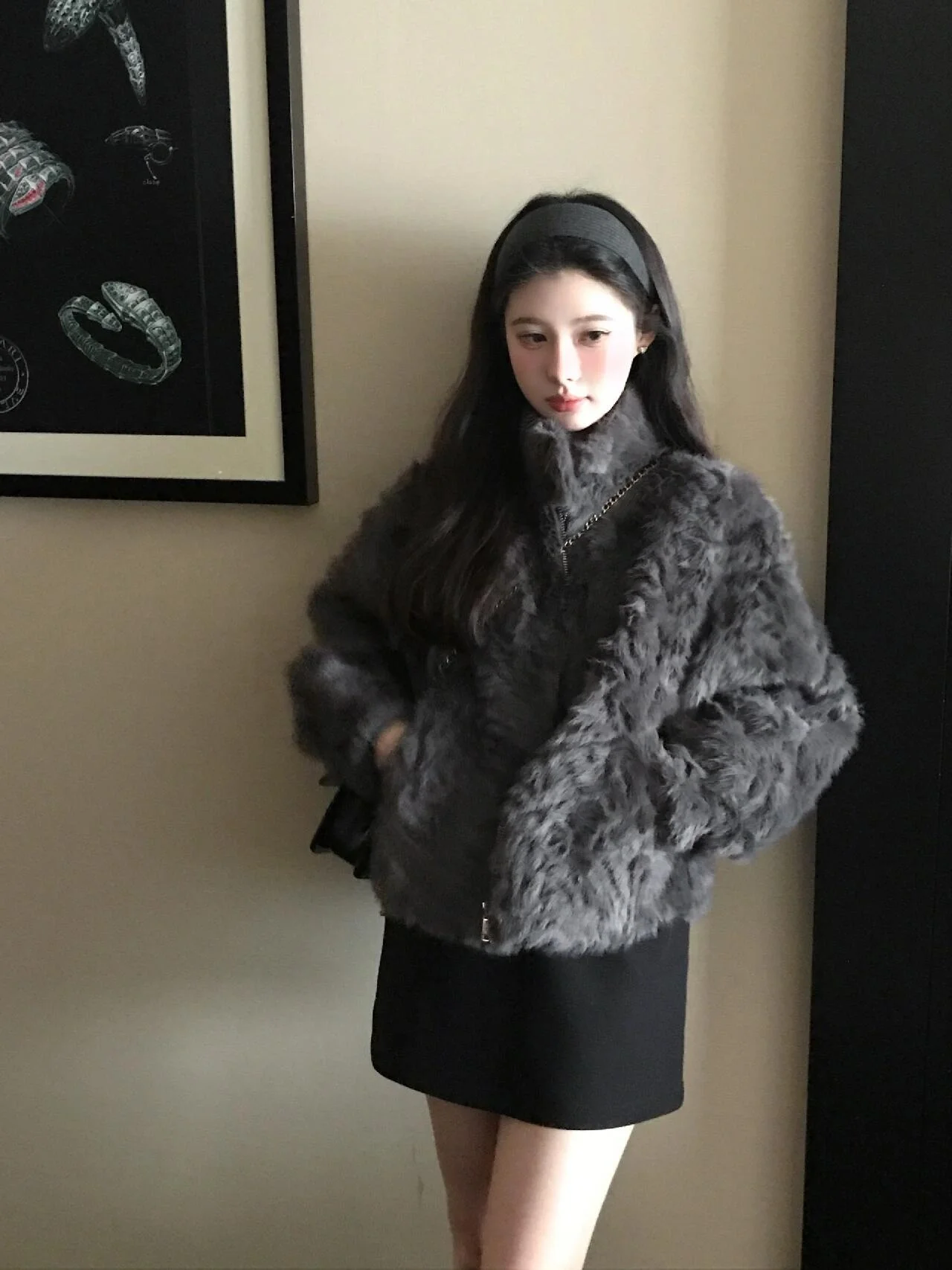 Fashionable Hong Kong Style Deep Grey Fluffy Short Coat Loose Warm Slimming Winter New Arrival Women's Premium Quality Top
Fashionable Hong Kong Style Deep Grey Fluffy Short Coat Loose Warm Slimming Winter New Arrival Women's Premium Quality Top