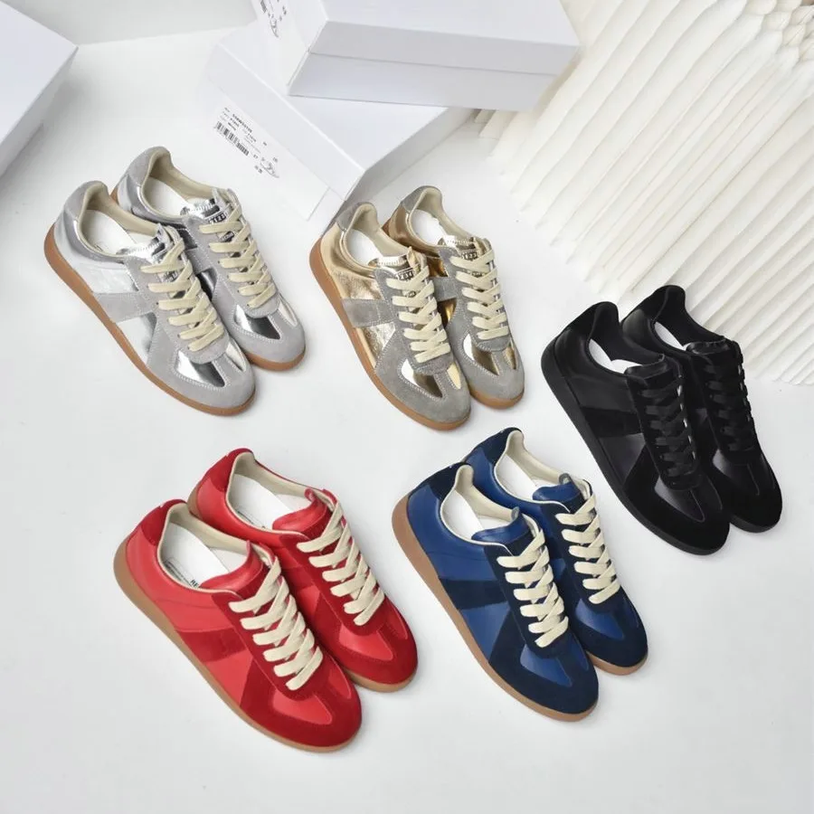 Men's women's simple retro German shoes couple leather casual white shoes lace up board shoes
Men's women's simple retro German shoes couple leather casual white shoes lace up board shoes