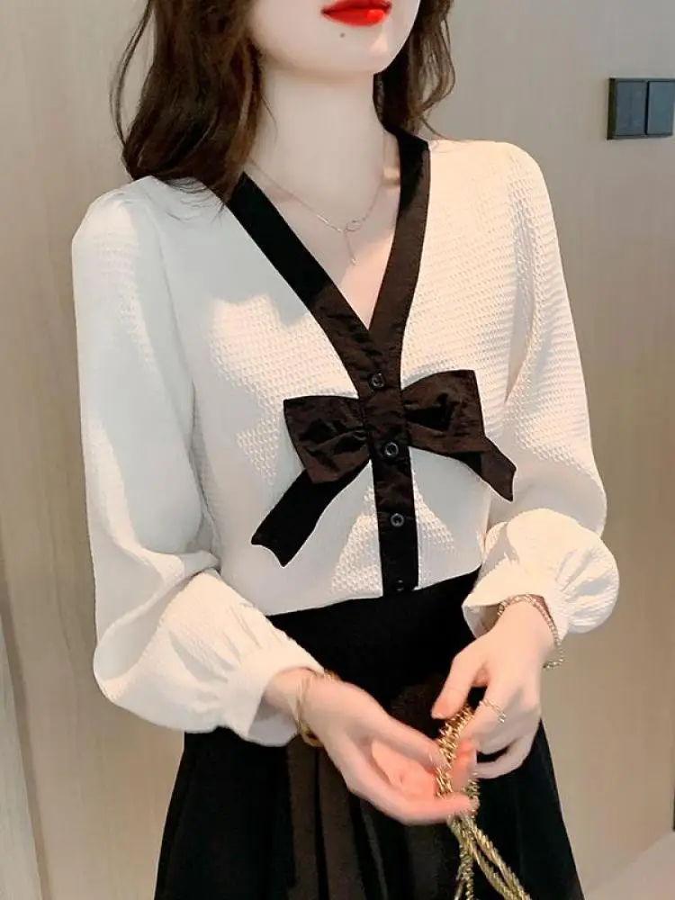 French Vintage Black White Patchwork Bow Long Sleeved Shirt Women Autumn Winter Elegant Single Breasted Short Blouse Tops Trendy
French Vintage Black White Patchwork Bow Long Sleeved Shirt Women Autumn Winter Elegant Single Breasted Short Blouse Tops Trendy