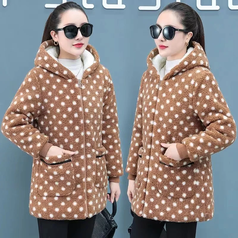 2024 Particle Velvet Thick Fleece Hooded Polka Dot Coat Winter New Women's Mother Wear Warm Casual Cotton Wadded Jackets Female
2024 Particle Velvet Thick Fleece Hooded Polka Dot Coat Winter New Women's Mother Wear Warm Casual Cotton Wadded Jackets Female