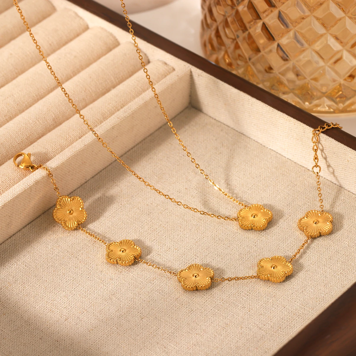 1pc/2pcs Elegant Golden Flower Necklace Bracelet for Women Stainless Steel Fashion Jewelry, 18K Gold Plated Party Accessories
1pc/2pcs Elegant Golden Flower Necklace Bracelet for Women Stainless Steel Fashion Jewelry, 18K Gold Plated Party Accessories