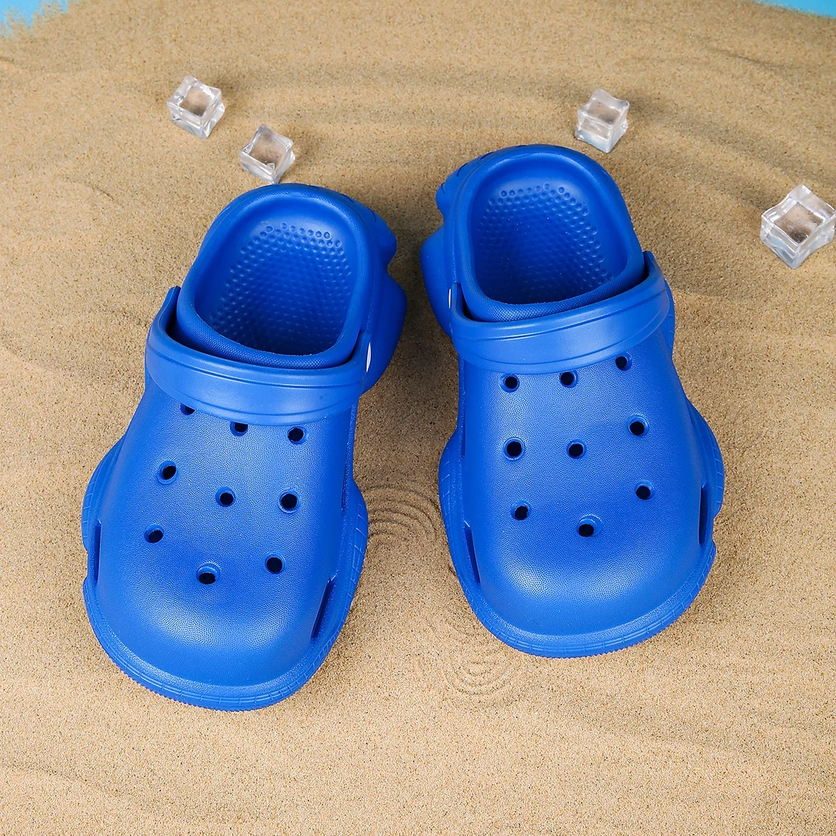 Children's ultra light EVA rubber and plastic slippers with a sense of stepping on feces, perforated shoes, palm door slippers
Children's ultra light EVA rubber and plastic slippers with a sense of stepping on feces, perforated shoes, palm door slippers