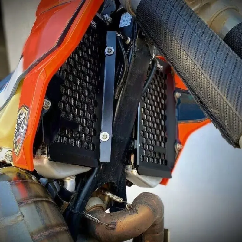 Защита для радиатора для EXC SX XC SX-F XCW EXC-F TPI 2T/4T 125 150 250 300 2021-2022 2024
Защита для радиатора для EXC SX XC SX-F XCW EXC-F TPI 2T/4T 125 150 250 300 2021-2022 2024
