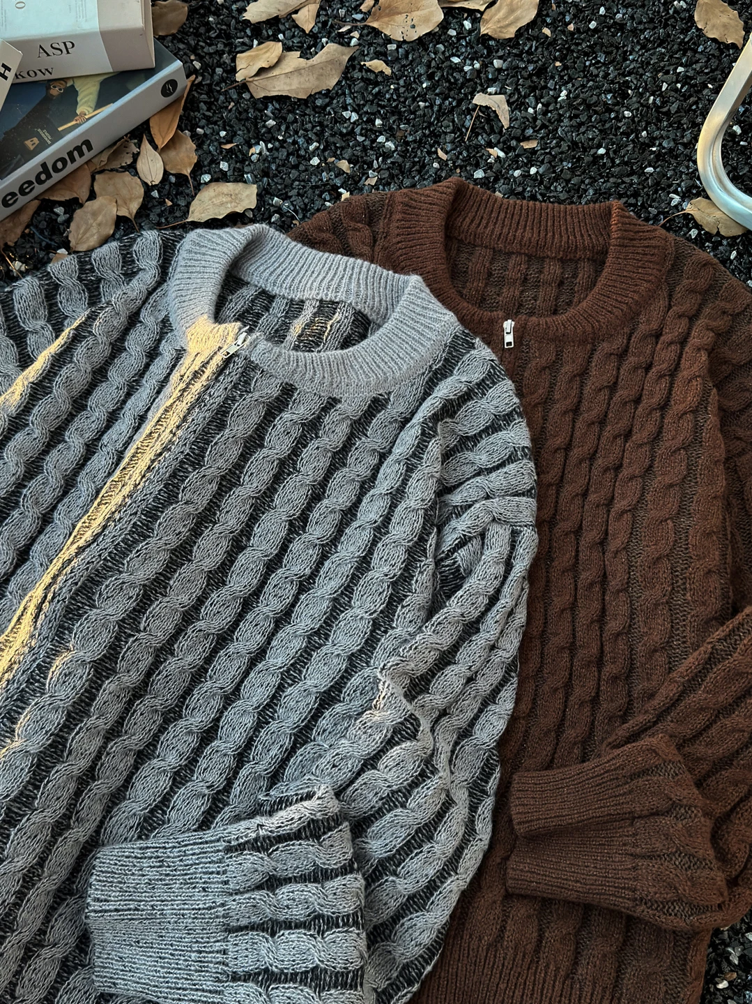 Мужской вязаный свитер на молнии с круглым вырезом, осенний, винтажный, универсальный, в американском стиле, модный бренд, в полоску, с цветовыми блоками, трикотажный.
Мужской вязаный свитер на молнии с круглым вырезом, осенний, винтажный, универсальный, в американском стиле, модный бренд, в полоску, с цветовыми блоками, трикотажный.