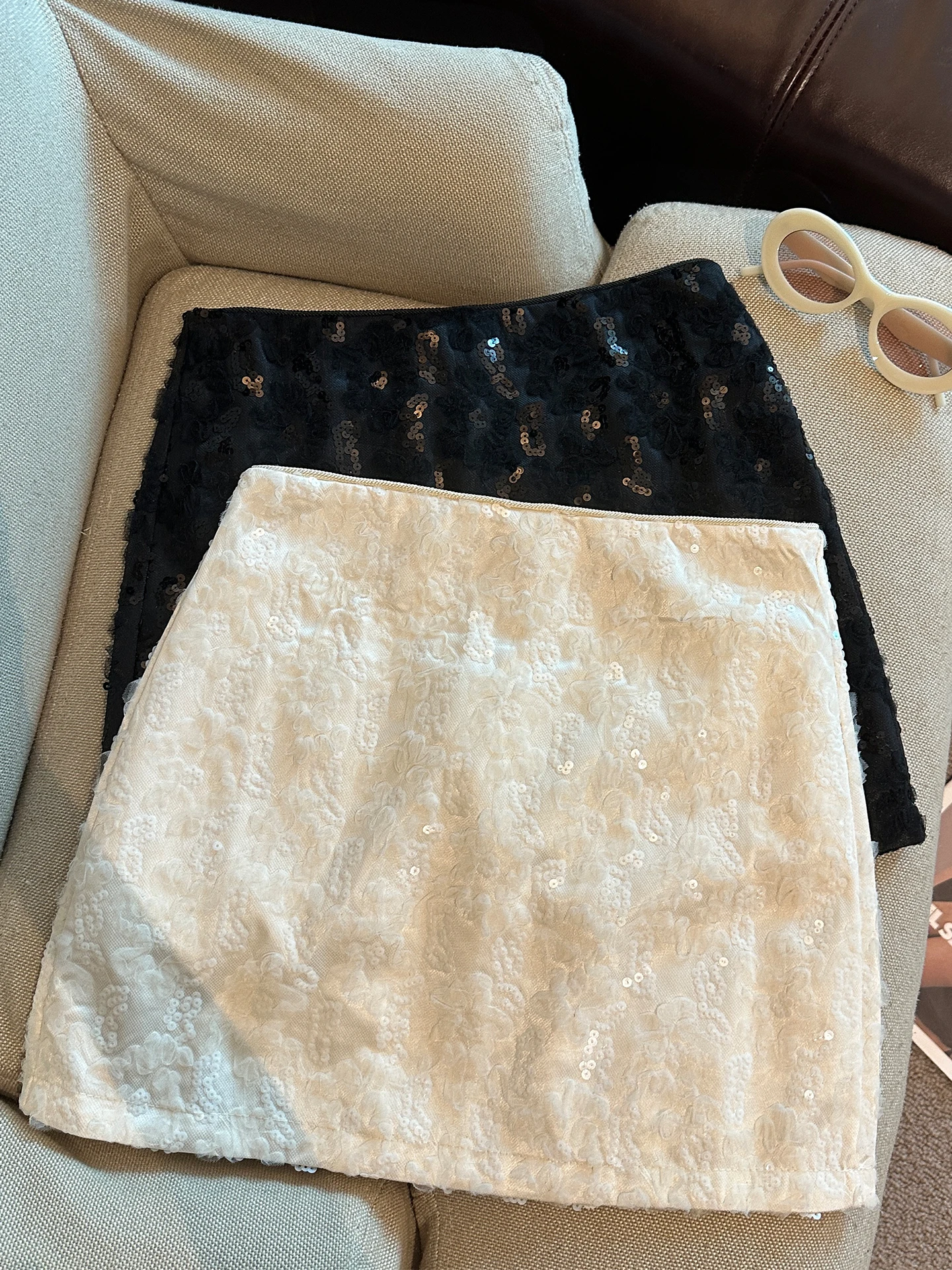 Lace Sequin Short Skirt Women's High Waist Bodycon Summer Pure Desire Sexy Half-length Skirt Skin-friendly Breathable
Lace Sequin Short Skirt Women's High Waist Bodycon Summer Pure Desire Sexy Half-length Skirt Skin-friendly Breathable