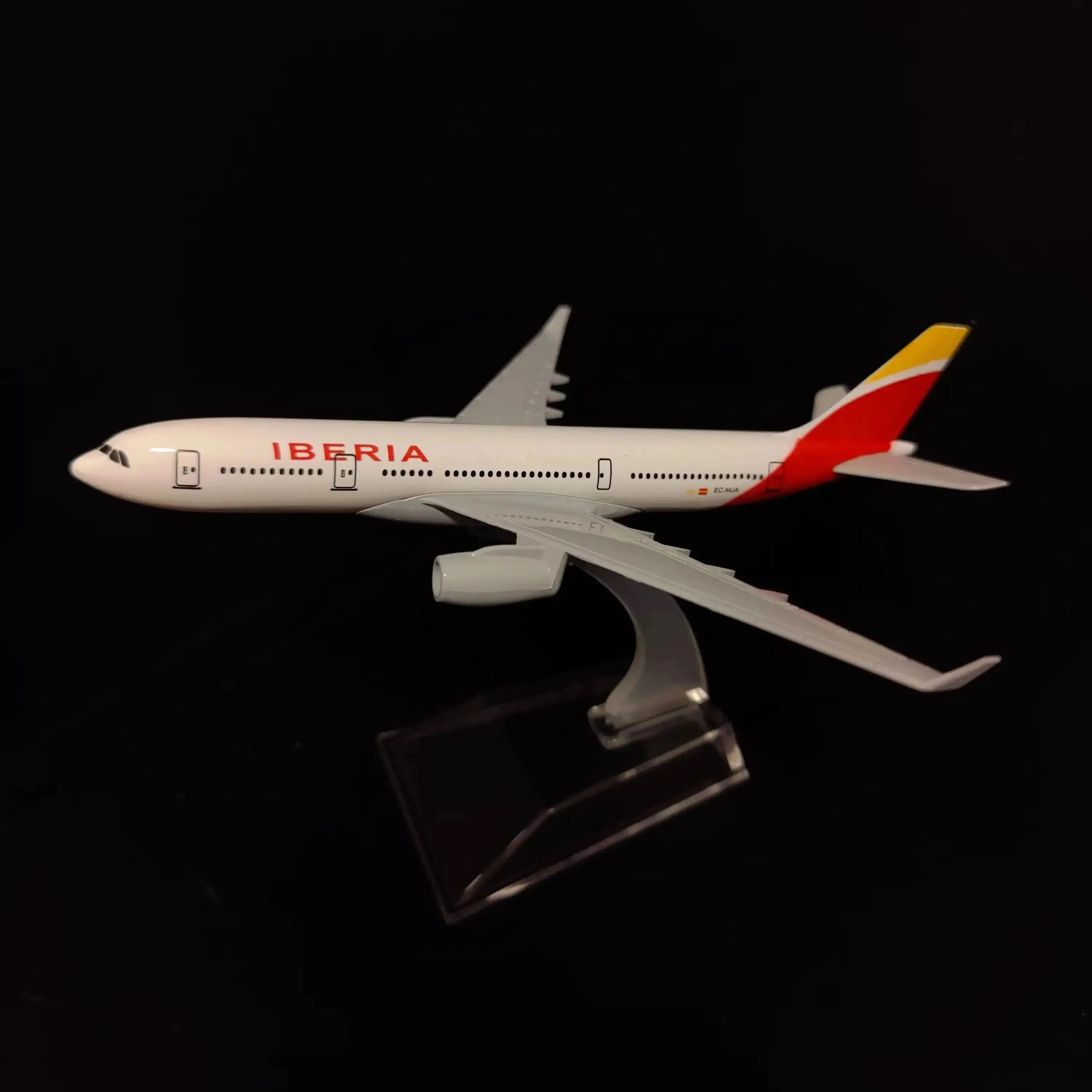1:400 Iberia A330 Replica Metal Aircraft Model Scale Aviation Collectible Diecast Miniature Ornament Souvenir Toys
1:400 Iberia A330 Replica Metal Aircraft Model Scale Aviation Collectible Diecast Miniature Ornament Souvenir Toys