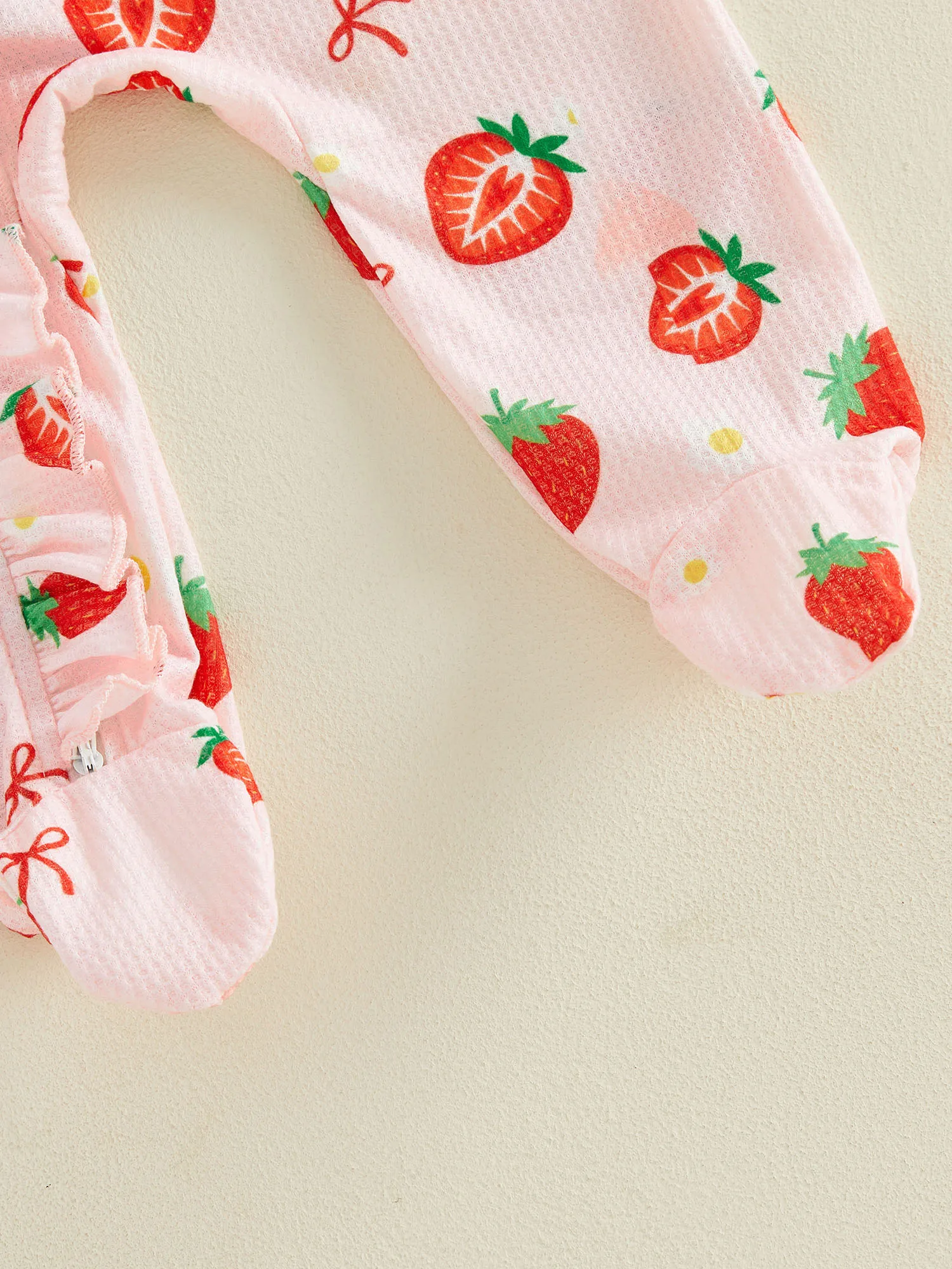 Cute Baby Girls 2 Piece Set Lovely Watermelon Print Romper with Matching Bow Headband and Ruffle Detail - Sweet Summer Outfit
Cute Baby Girls 2 Piece Set Lovely Watermelon Print Romper with Matching Bow Headband and Ruffle Detail - Sweet Summer Outfit