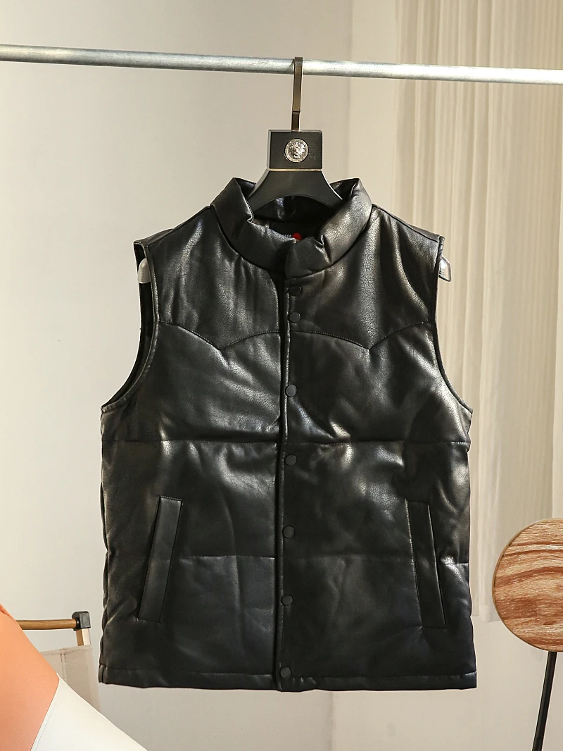 Новая осенне-зимняя мужская повседневная утепленная жилетка из искусственной кожи с воротником-стойкой, теплая, модная, удлиненная, на одной пуговице
Новая осенне-зимняя мужская повседневная утепленная жилетка из искусственной кожи с воротником-стойкой, теплая, модная, удлиненная, на одной пуговице