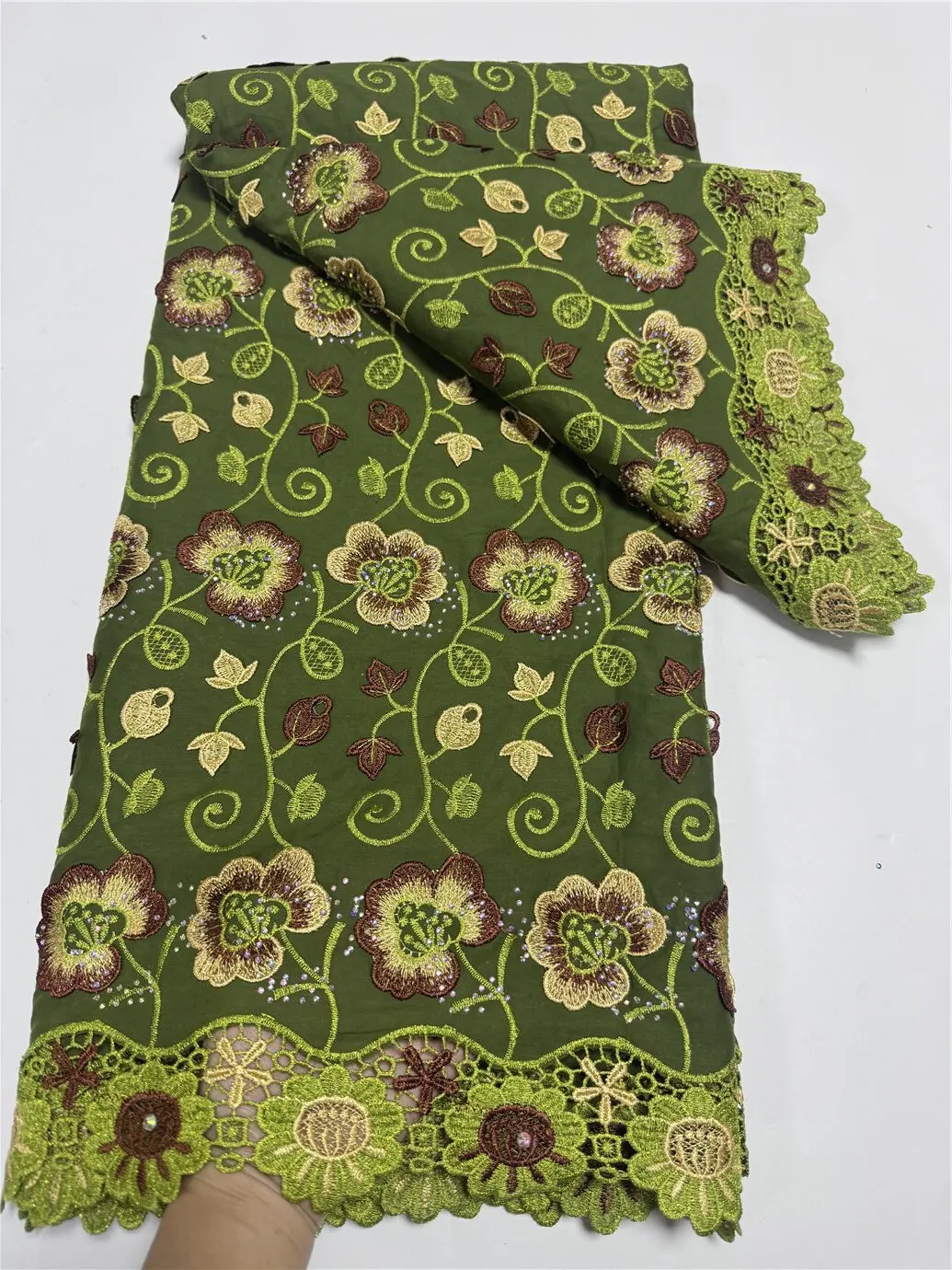 Модная нигерийская кружевная ткань из 100% хлопка, высококачественная швейцарская кружевная ткань из вуаля с камнями для женских платьев на выпускной вечер 19A16
Модная нигерийская кружевная ткань из 100% хлопка, высококачественная швейцарская кружевная ткань из вуаля с камнями для женских платьев на выпускной вечер 19A16