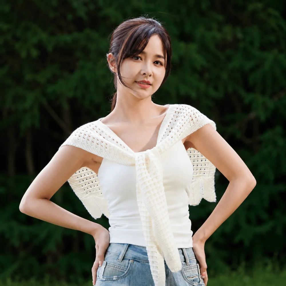 New Solid Color Knitted Shawl Lightweight Hollow Out Shoulder Wrap Breathable Mesh Sun Protection Knitted Waistcoat Women
New Solid Color Knitted Shawl Lightweight Hollow Out Shoulder Wrap Breathable Mesh Sun Protection Knitted Waistcoat Women