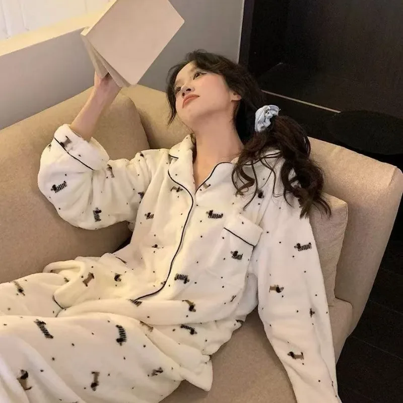 Осенне-зимние женские теплые пижамы, женский топ с длинными рукавами и длинные брюки с милым принтом собаки в горошек, женский комплект одежды для дома
Осенне-зимние женские теплые пижамы, женский топ с длинными рукавами и длинные брюки с милым принтом собаки в горошек, женский комплект одежды для дома