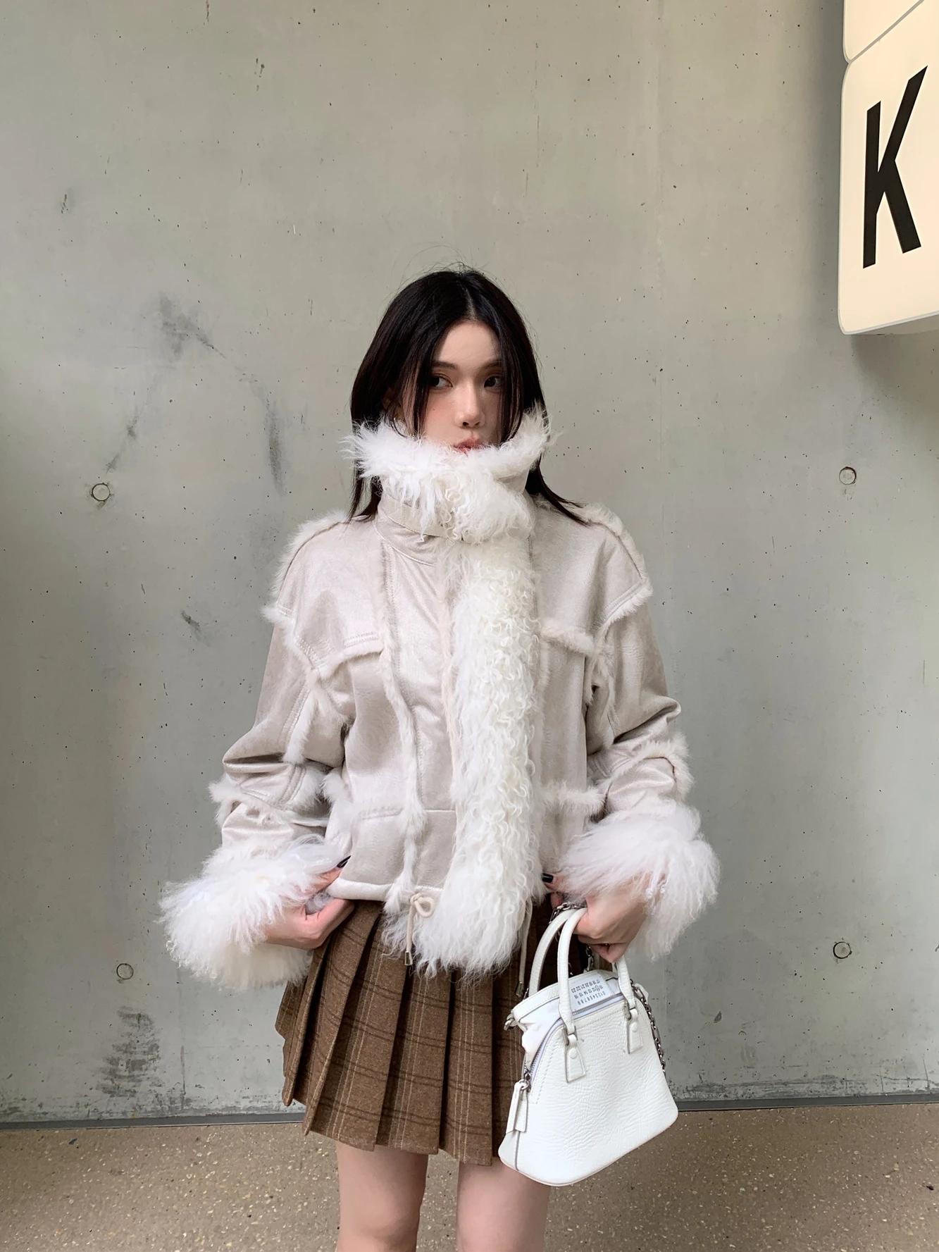 Пальто женское зимнее из натуральной шерсти с подкладкой из замши и меха кролика Panda Jingjing
Пальто женское зимнее из натуральной шерсти с подкладкой из замши и меха кролика Panda Jingjing