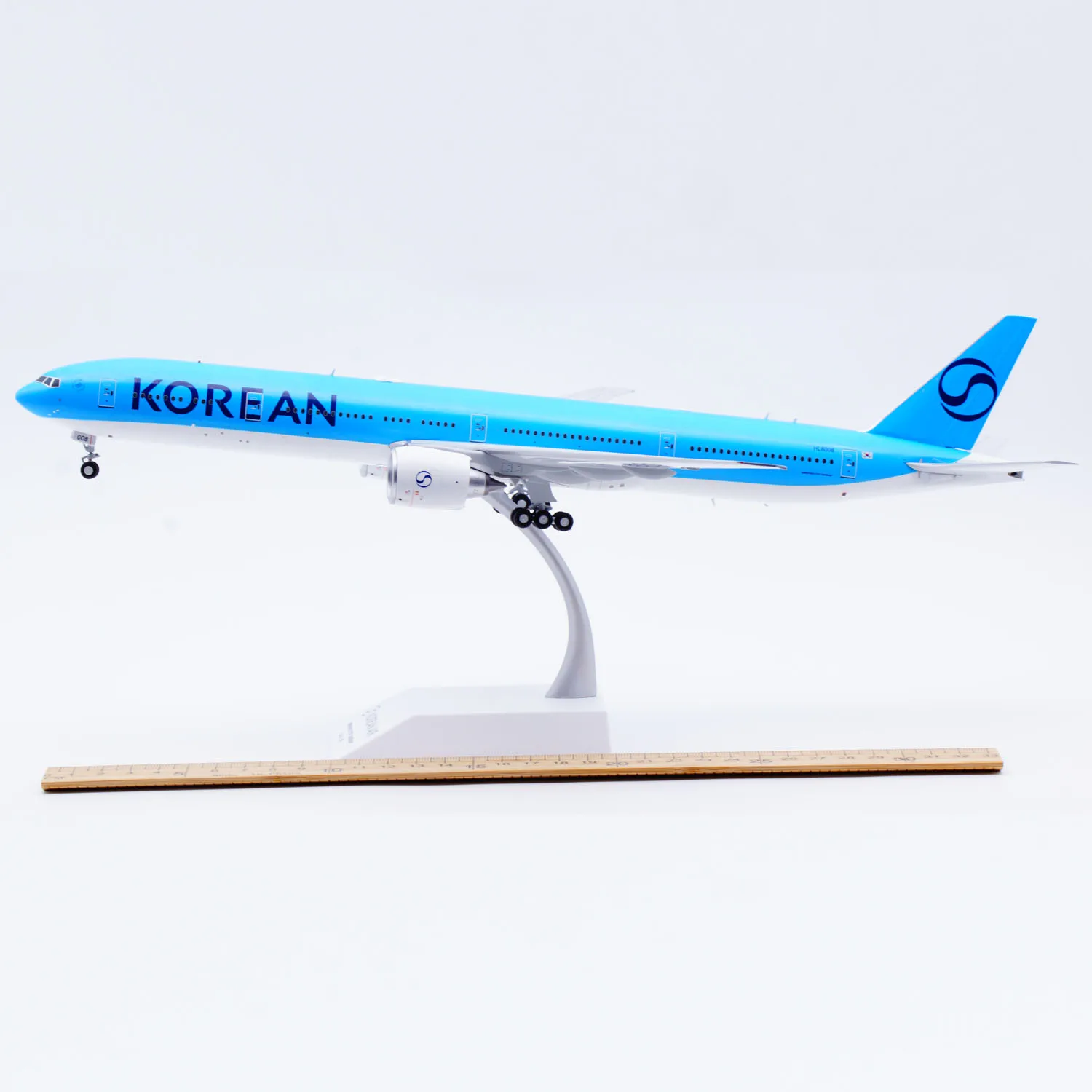 SA2090 Коллекционный самолет из сплава в подарок JC Wings 1:200 Корейский воздушный «SkyTeam» Boeing 777-300ER Литая под давлением модель самолета HL8008
SA2090 Коллекционный самолет из сплава в подарок JC Wings 1:200 Корейский воздушный «SkyTeam» Boeing 777-300ER Литая под давлением модель самолета HL8008