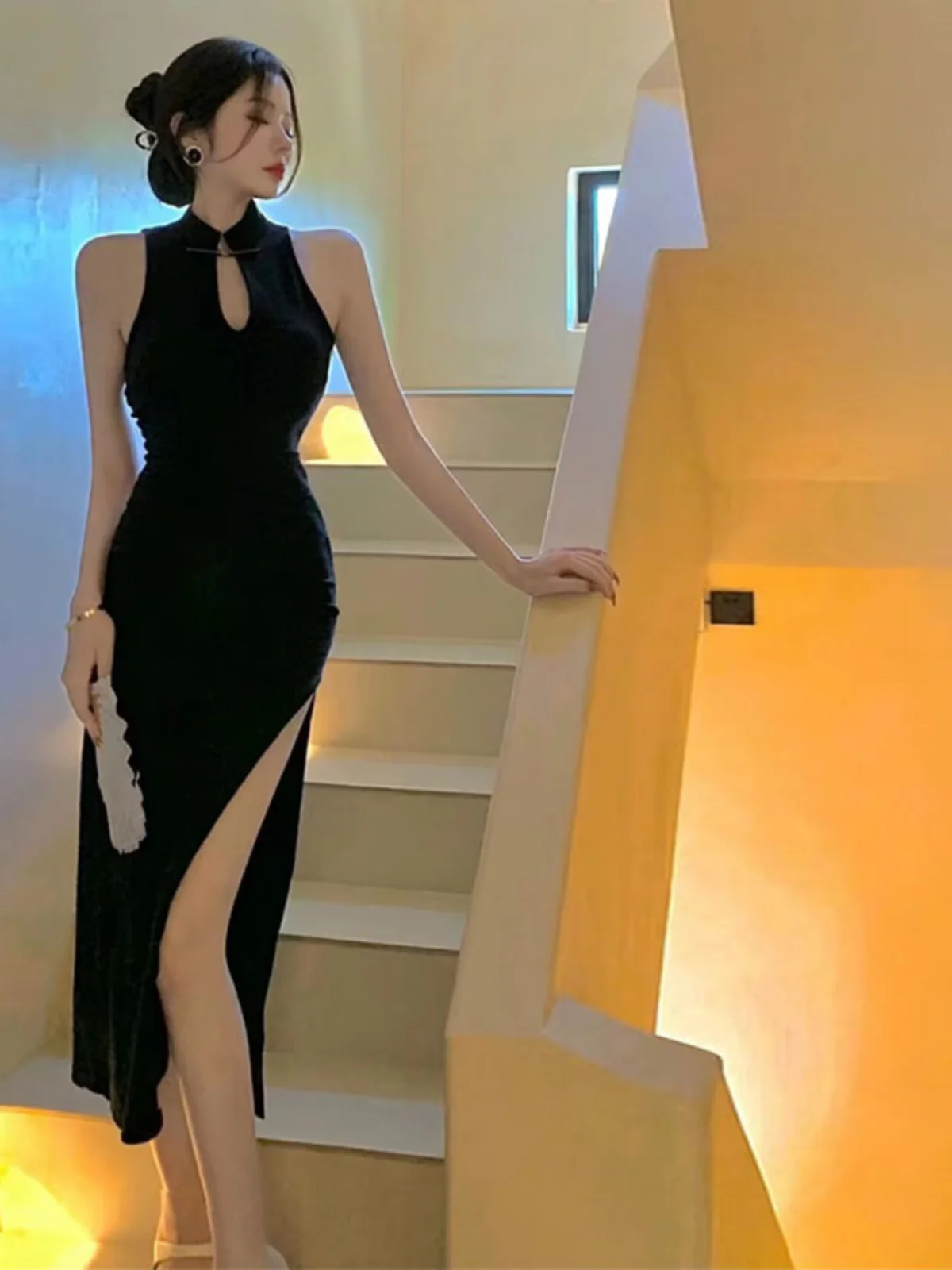 Retro Chinese Style Sexy Black Modified Qipao Slimming Split Evening Dress Summer New Arrival High Waist Hollow out Sleeveles...
Retro Chinese Style Sexy Black Modified Qipao Slimming Split Evening Dress Summer New Arrival High Waist Hollow out Sleeveles...