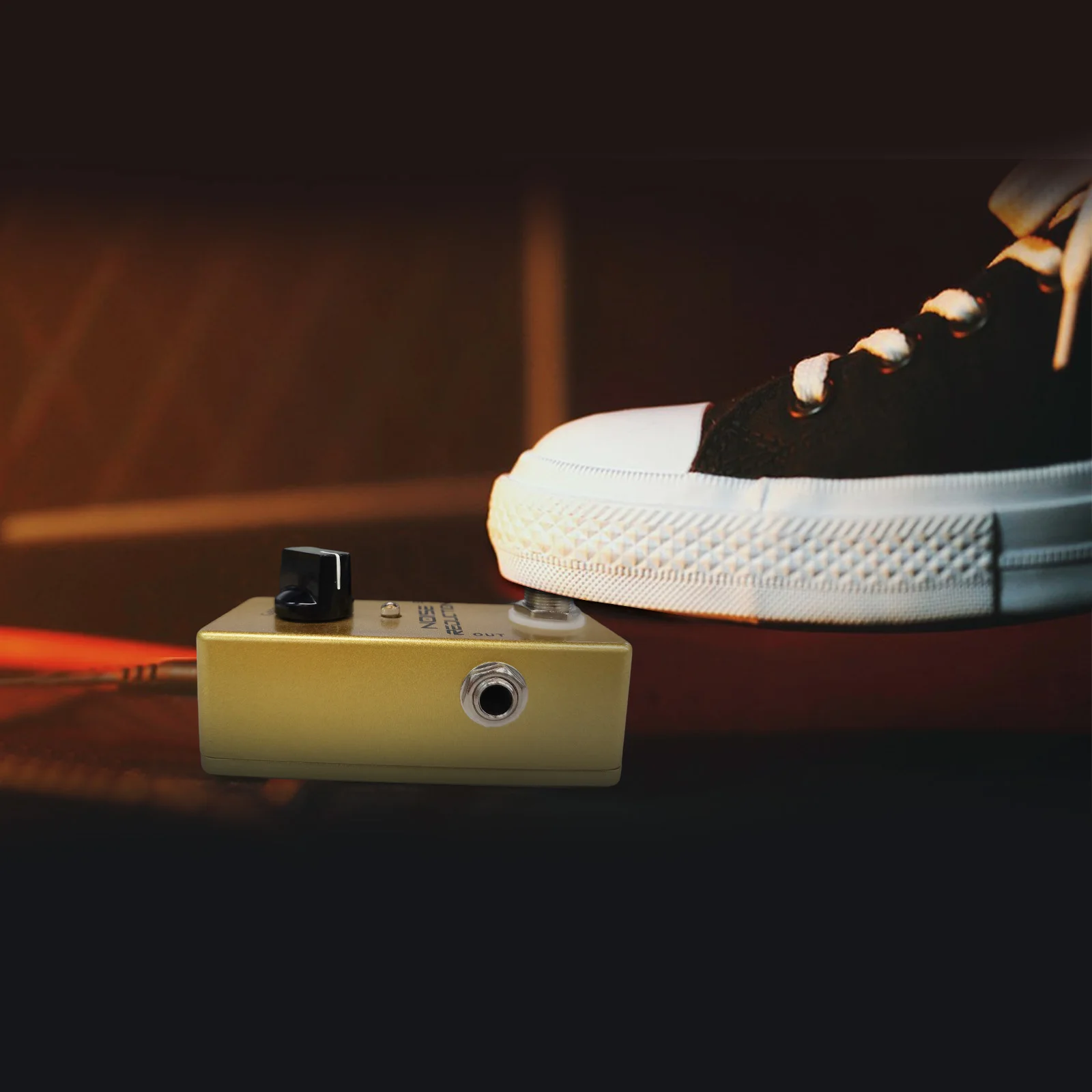 Guitar Noise Reduction Pedal Electric Guitar Effects Pedal True Bypass Zinc Alloy Shell DC 9V 6.35mm Input/Output Interface
Guitar Noise Reduction Pedal Electric Guitar Effects Pedal True Bypass Zinc Alloy Shell DC 9V 6.35mm Input/Output Interface