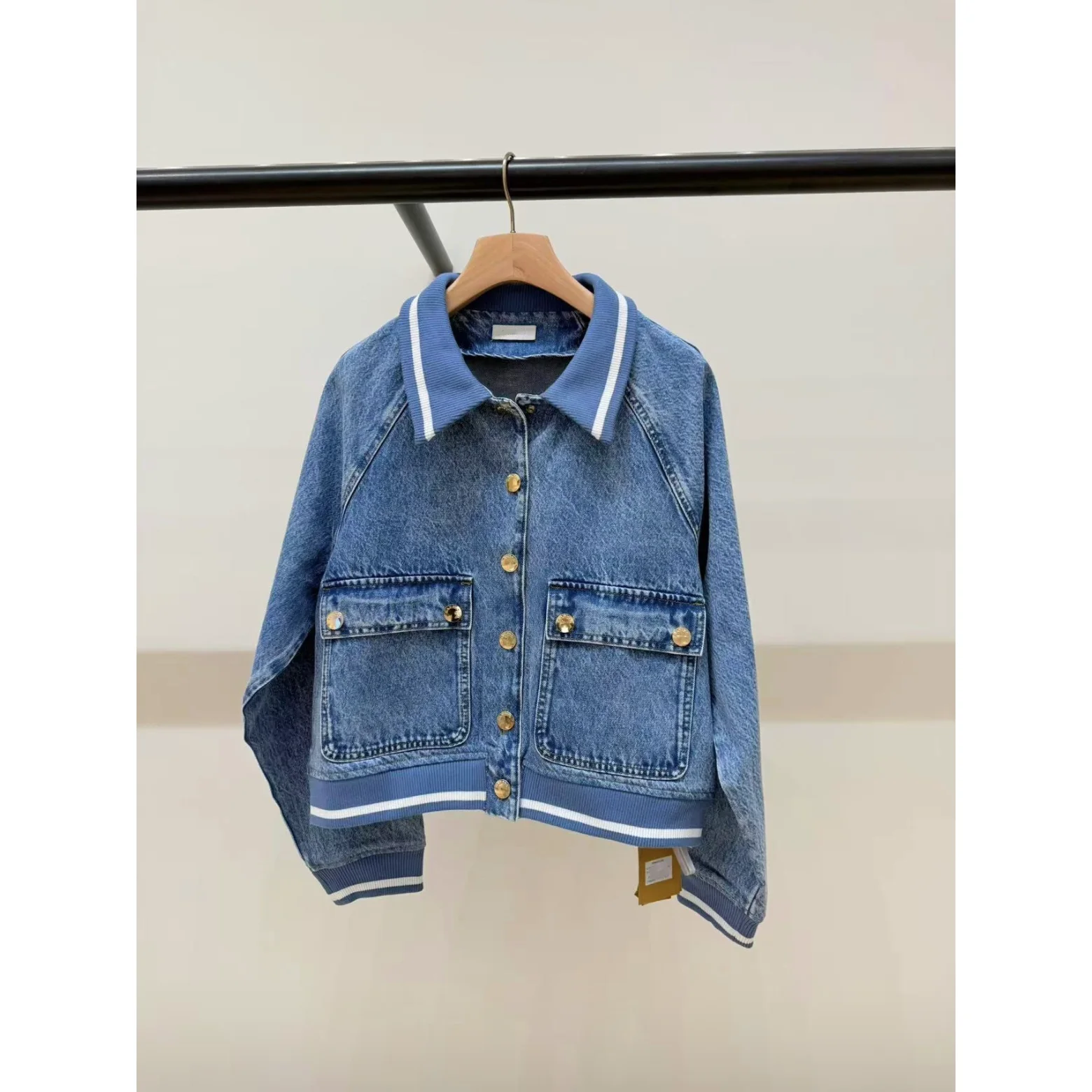 Blue Patchwork Ribbed Baseball Jaet Women's Casual Sle Stand Fit Polyester Fiber Long Sve Coat with Big ket
Blue Patchwork Ribbed Baseball Jaet Women's Casual Sle Stand Fit Polyester Fiber Long Sve Coat with Big ket