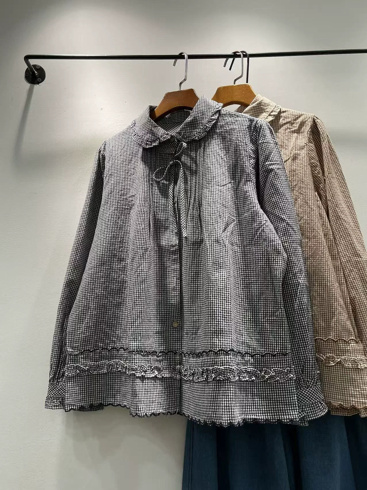 20026 Весенние топы Mori Girl с воротником Питера Пэна, черные клетчатые топы цвета хаки с длинными рукавами, винтажные женские клетчатые рубашки и блузки в японском стиле
20026 Весенние топы Mori Girl с воротником Питера Пэна, черные клетчатые топы цвета хаки с длинными рукавами, винтажные женские клетчатые рубашки и блузки в японском стиле