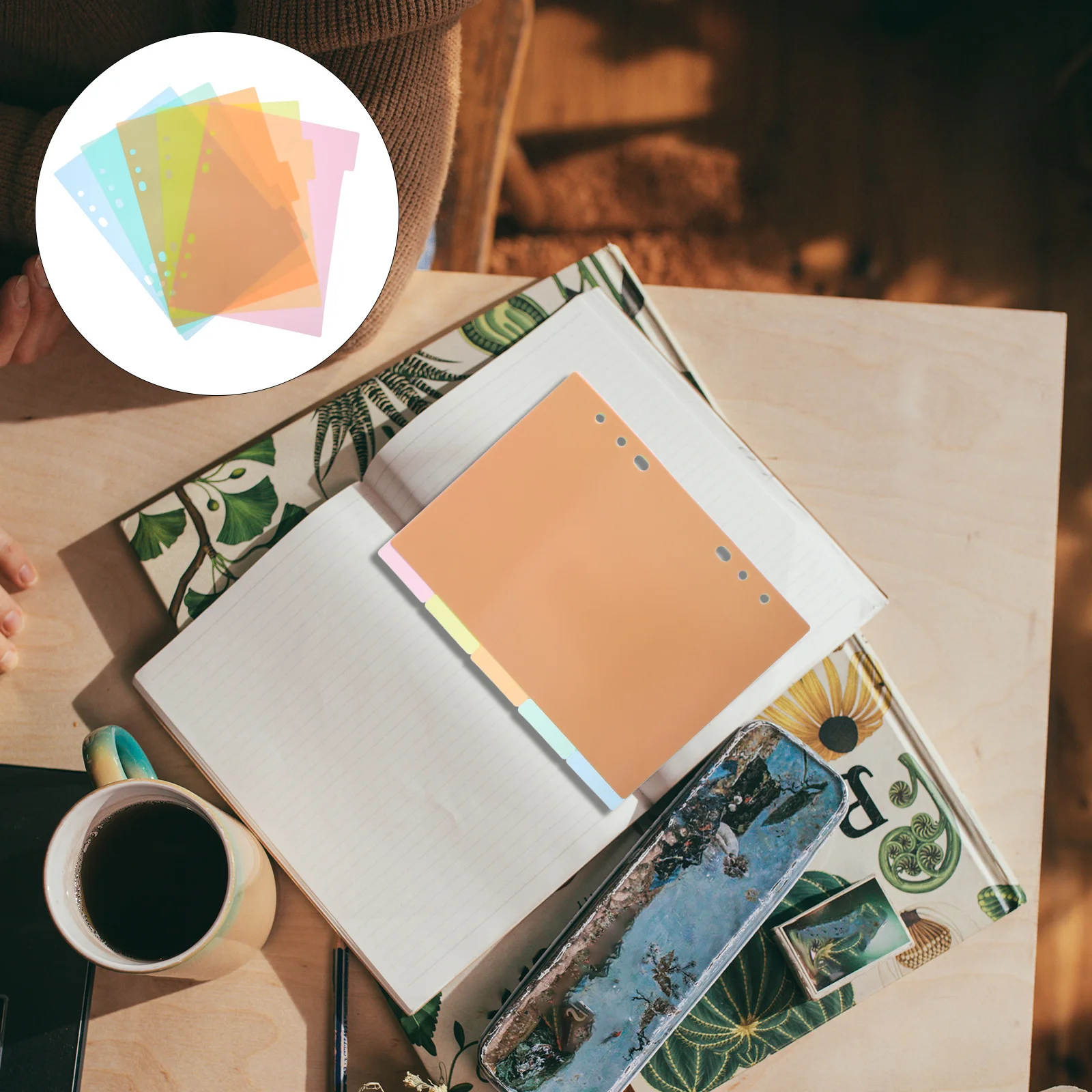 Набор из 2 пластиковых цветных разделителей формата А5 для 6-кольцевых папок, с большими вкладками, надёжными вставками и удлинёнными краями
Набор из 2 пластиковых цветных разделителей формата А5 для 6-кольцевых папок, с большими вкладками, надёжными вставками и удлинёнными краями