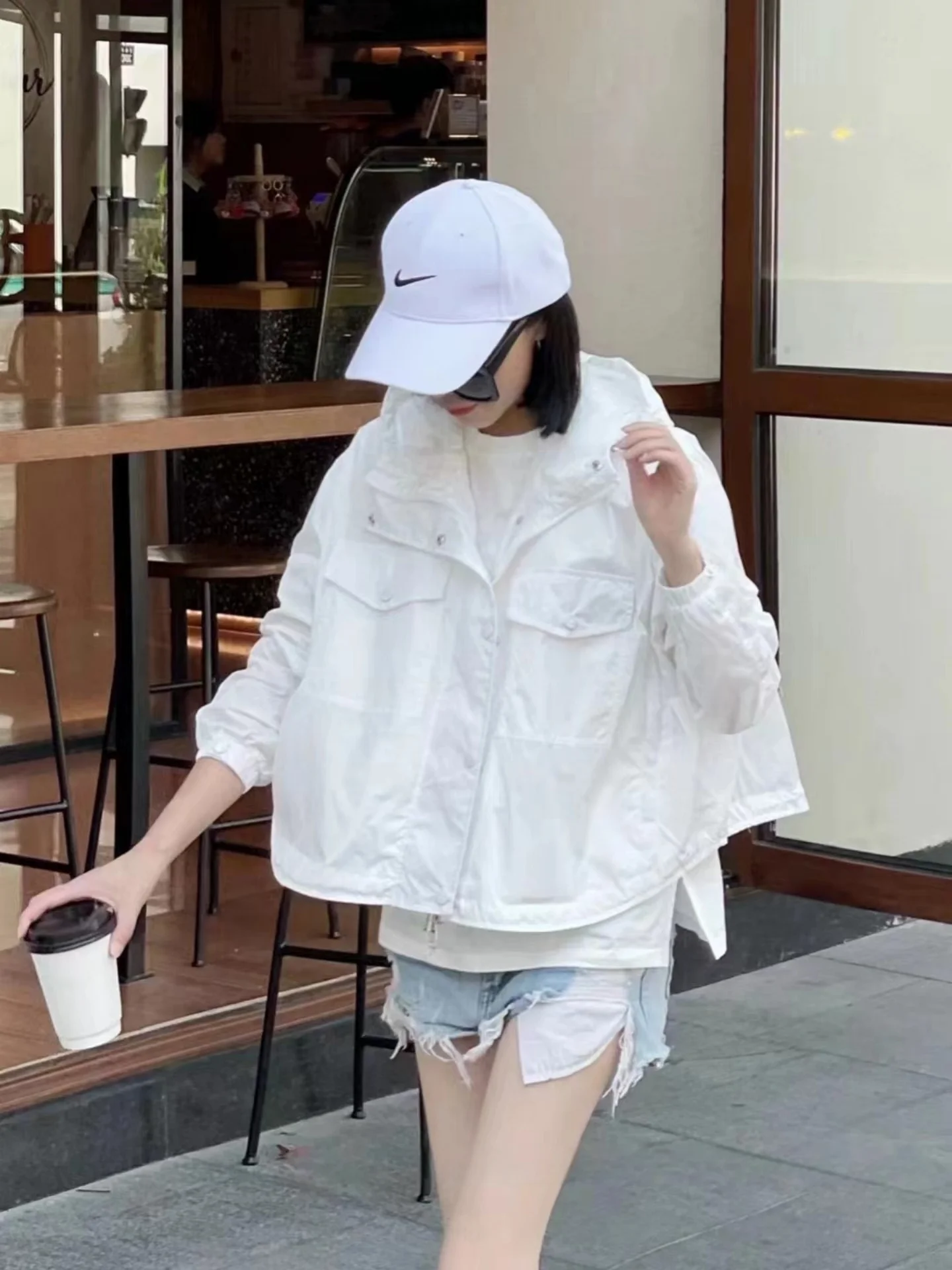 Lightweight Loose Women's Batsuit Jacket with Pocket Functional Composite Fabric UV Protection Spring Summer Short Coat
Lightweight Loose Women's Batsuit Jacket with Pocket Functional Composite Fabric UV Protection Spring Summer Short Coat