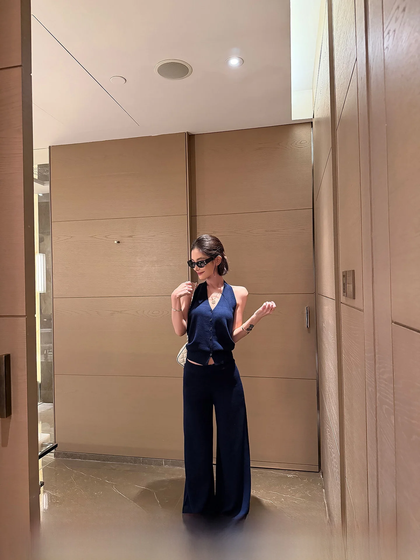 Wu Tong Tong Knitted Slim Fit Vest V-Neck Hanging Neck Sleeveless Backless Summer Korean Style Women's Top And Pants Set
Wu Tong Tong Knitted Slim Fit Vest V-Neck Hanging Neck Sleeveless Backless Summer Korean Style Women's Top And Pants Set