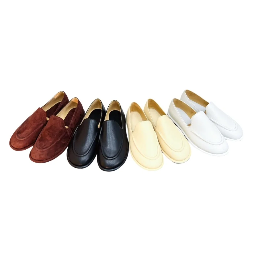 Trendy and Stylish Men's Slip-On Loafers with Classic Design Trendy Men's Leather Loafers for Office Casual and Semi AE2888
Trendy and Stylish Men's Slip-On Loafers with Classic Design Trendy Men's Leather Loafers for Office Casual and Semi AE2888
