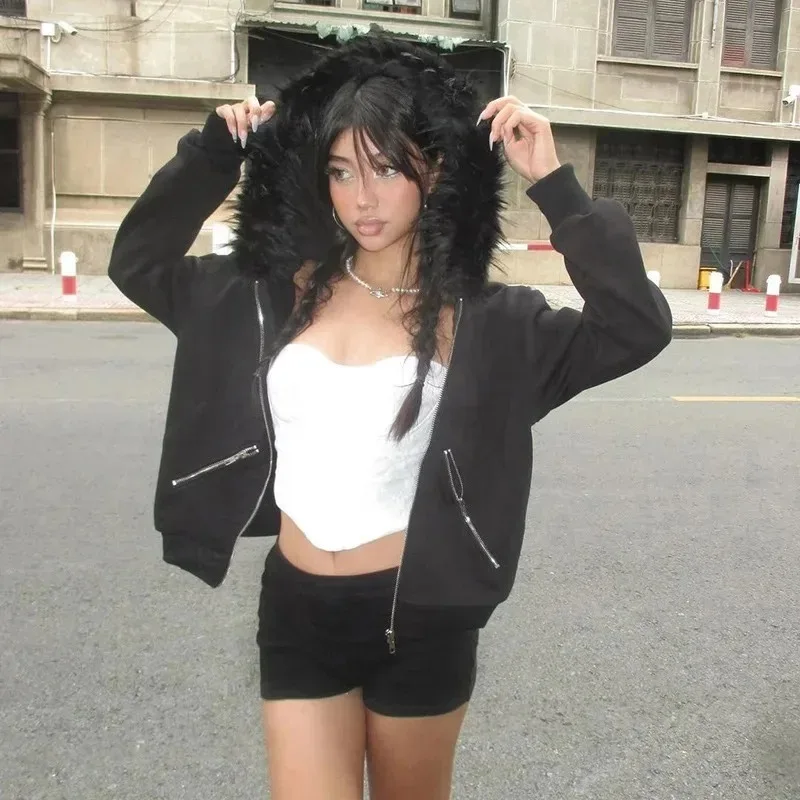 Модная укороченная куртка-худи на молнии с меховым капюшоном для женщин, осенне-зимняя, повседневная, с длинным рукавом, в уличном стиле
Модная укороченная куртка-худи на молнии с меховым капюшоном для женщин, осенне-зимняя, повседневная, с длинным рукавом, в уличном стиле