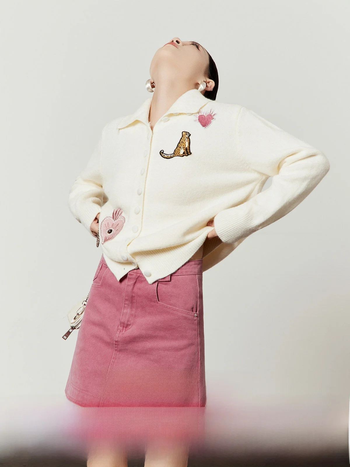 Белый вязаный женский кардиган на молнии с вышивкой, свободный повседневный винтажный тонкий свитер с длинными рукавами для девушек, весна-осень
Белый вязаный женский кардиган на молнии с вышивкой, свободный повседневный винтажный тонкий свитер с длинными рукавами для девушек, весна-осень