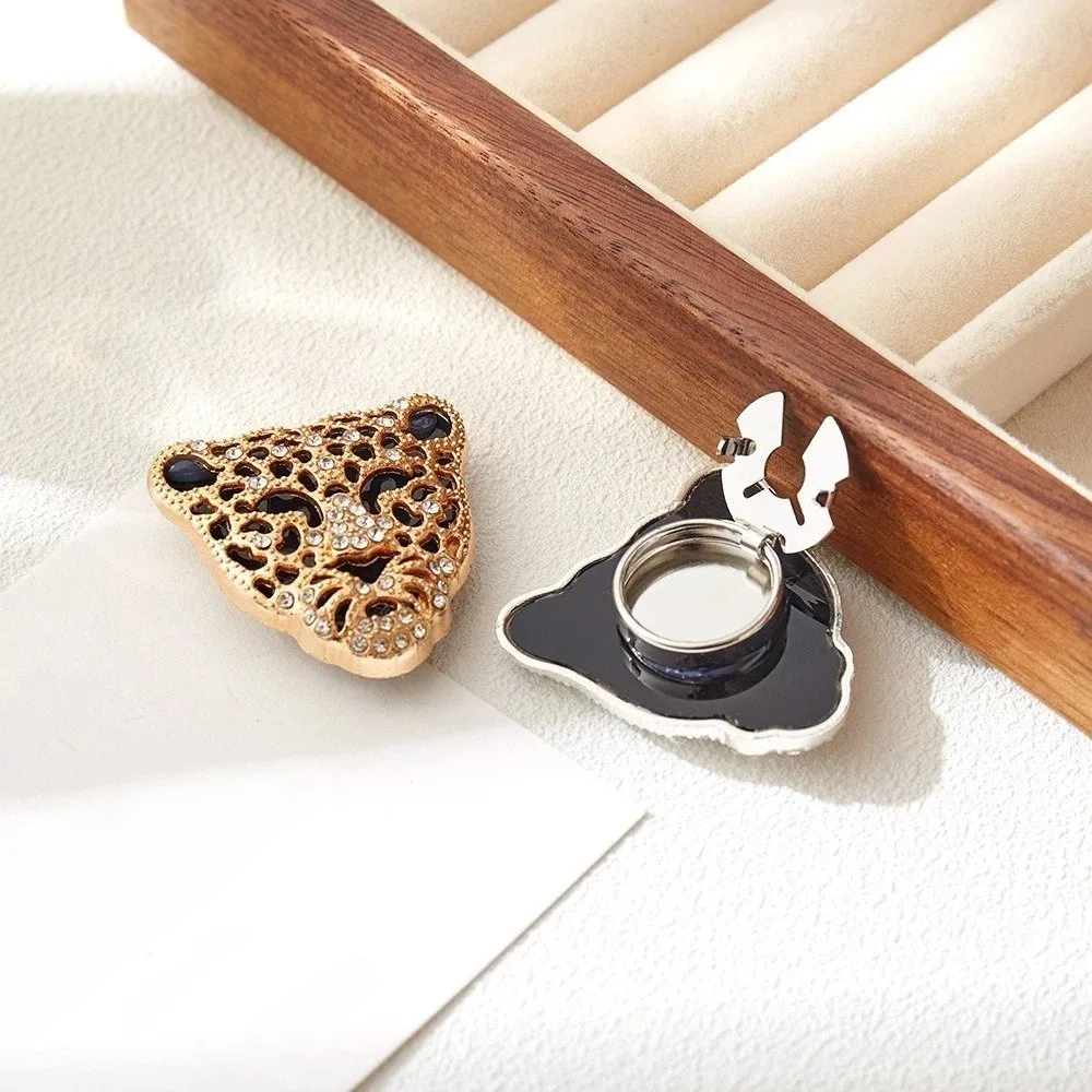 2pcs Fashion Rhinestone Leopard Head Cufflinks Vintage Elegant Sleeve Button Sparkling Exquisite Button Cover Clip Men Women
2pcs Fashion Rhinestone Leopard Head Cufflinks Vintage Elegant Sleeve Button Sparkling Exquisite Button Cover Clip Men Women