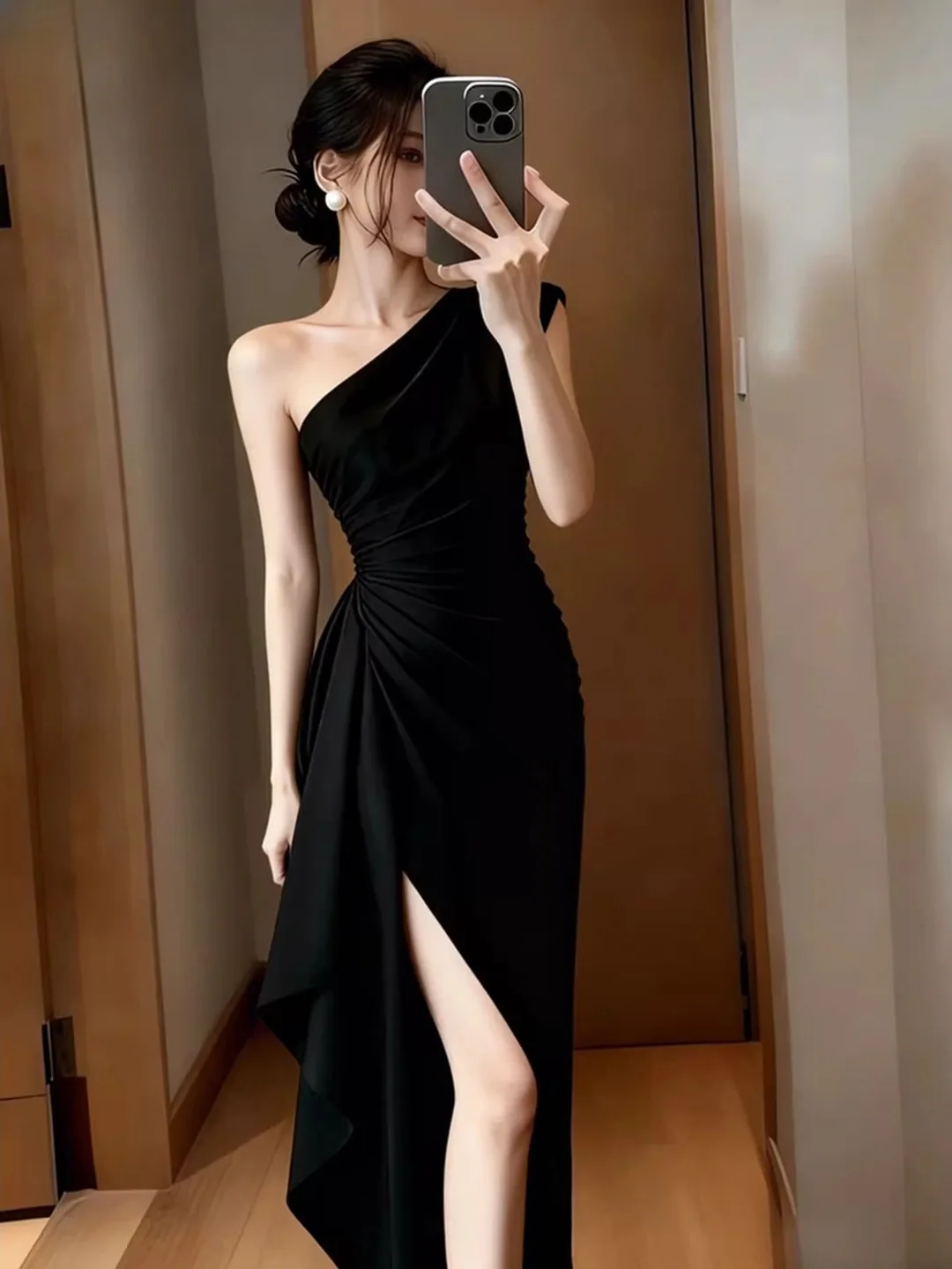 Elegant Black Satin Off-Shoulder Engagement Dress Hepburn Style Luxury Minimalist Long Evening Gown for Women
Elegant Black Satin Off-Shoulder Engagement Dress Hepburn Style Luxury Minimalist Long Evening Gown for Women