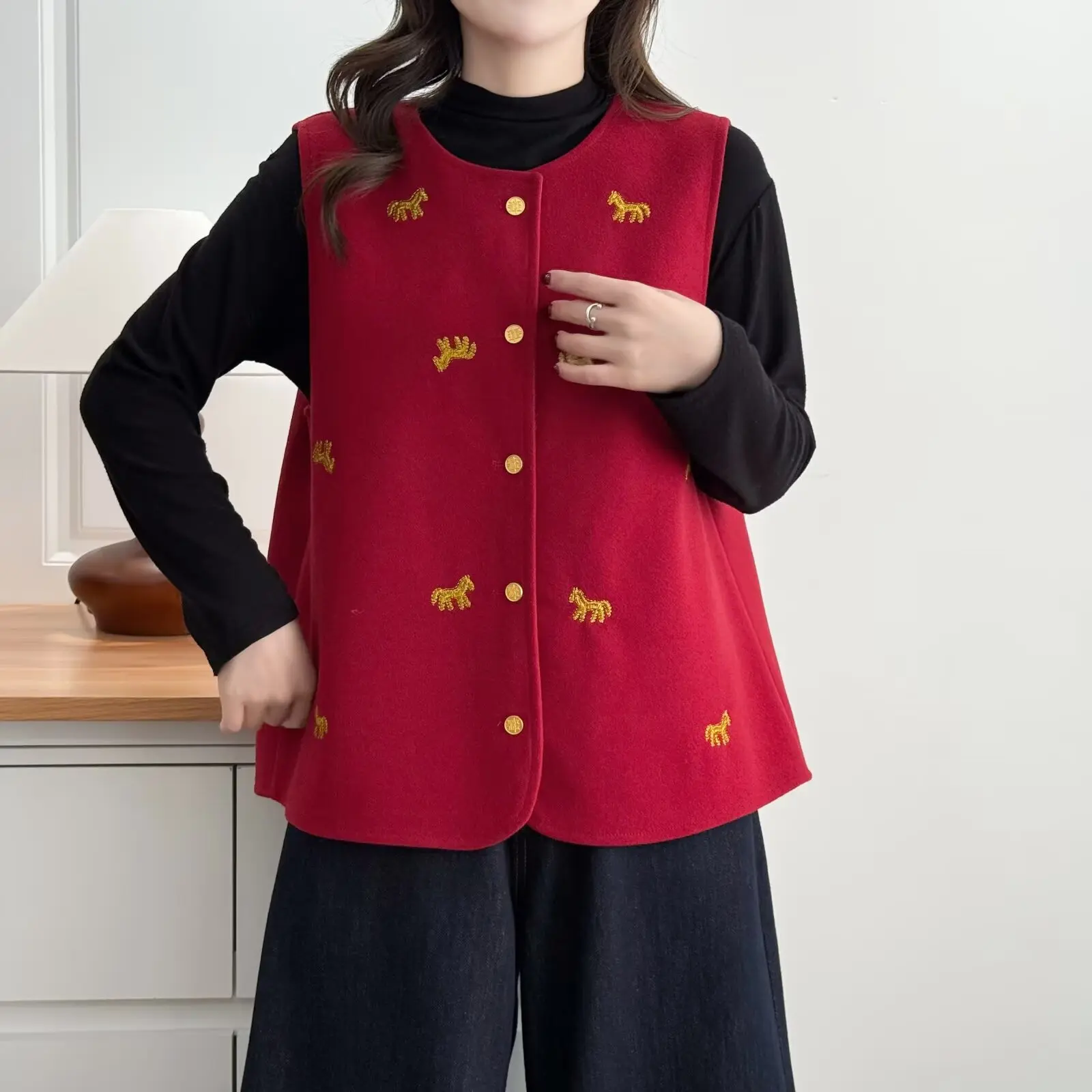 XXXXL Fashion Plus Size Woman Clothing Sleeveless Vest 2026 Spring Chinese-style Embroidered Pony Woolen Casual Waistcoat 8869
XXXXL Fashion Plus Size Woman Clothing Sleeveless Vest 2026 Spring Chinese-style Embroidered Pony Woolen Casual Waistcoat 8869