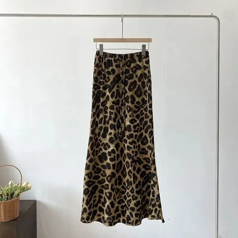 Elegant Leopard Print A-Line Midi Skirt For Women Casual Office Wear Fashionable Loose Fit Natural Waistline Style
Elegant Leopard Print A-Line Midi Skirt For Women Casual Office Wear Fashionable Loose Fit Natural Waistline Style