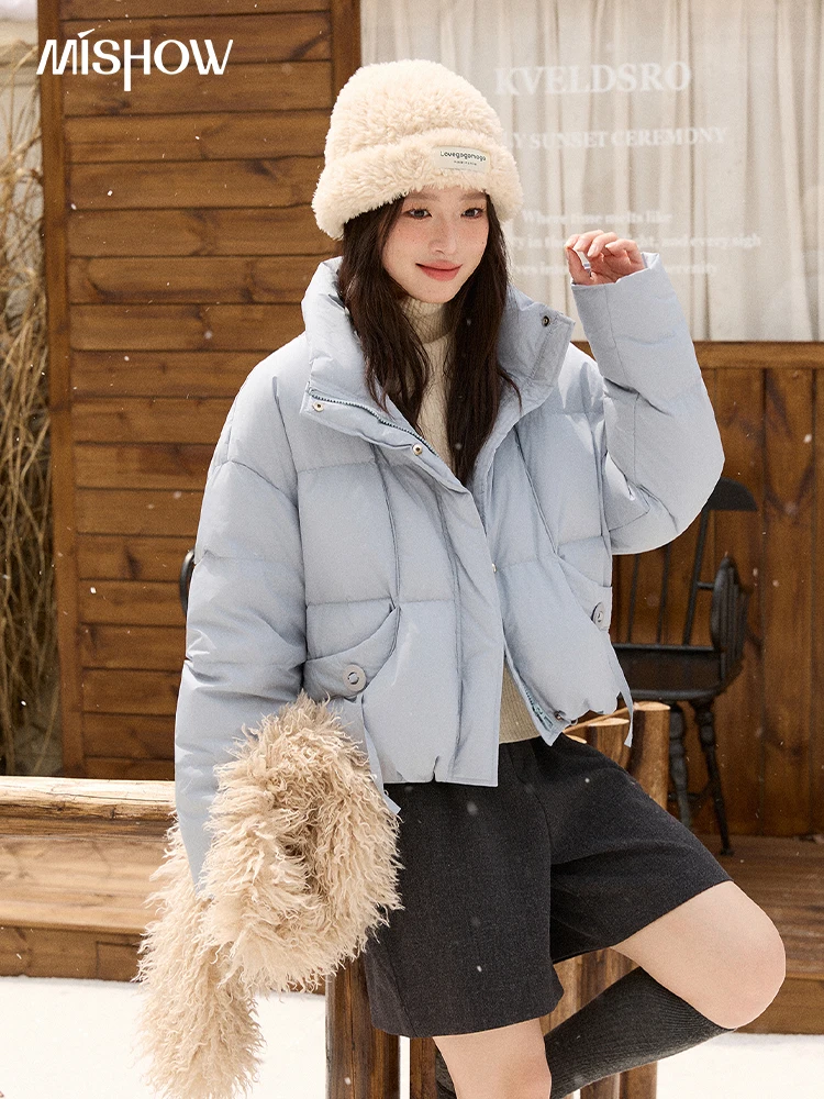MISHOW Short Down Jacket Women 2025 Winter Fashion Blue Windproof White Duck Down Turn-down Collar Zippered Coat Warm MXE51Y0083
MISHOW Short Down Jacket Women 2025 Winter Fashion Blue Windproof White Duck Down Turn-down Collar Zippered Coat Warm MXE51Y0083