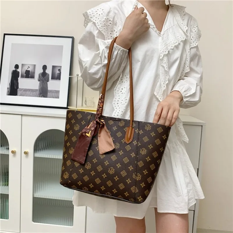 Luxury Brand Diaper Bag Ladies Tote Square Satchel Retro Original Textured Leather Casual Commuter Elegant Classic Designer
Luxury Brand Diaper Bag Ladies Tote Square Satchel Retro Original Textured Leather Casual Commuter Elegant Classic Designer