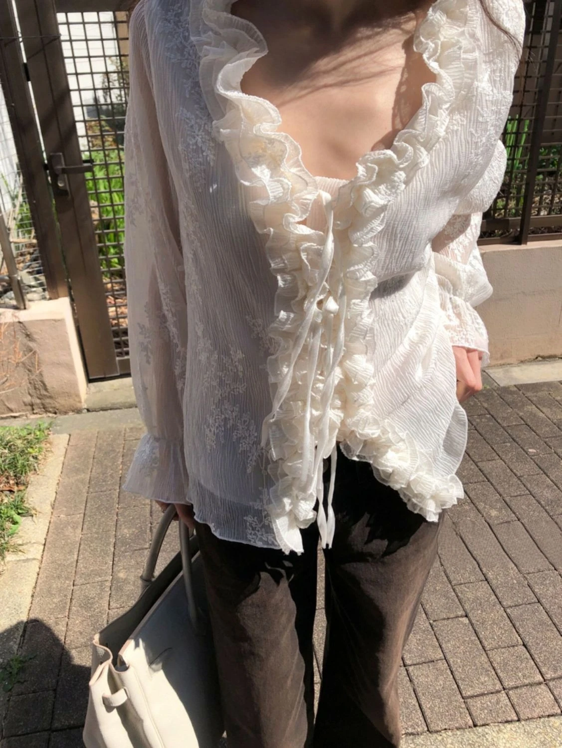Romantic Vintage Wear Lace Lace Embroidery Heavy Industry Versatile Long Sleeve Lace Cardigan Shirt Women's Clothing
Romantic Vintage Wear Lace Lace Embroidery Heavy Industry Versatile Long Sleeve Lace Cardigan Shirt Women's Clothing