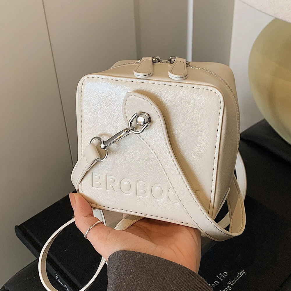 Trendy Box Design Handbags for Women Crossbody Summer High Quality Small Square Single Shoulder Bag Versatile Commuter Cluch Bag
Trendy Box Design Handbags for Women Crossbody Summer High Quality Small Square Single Shoulder Bag Versatile Commuter Cluch Bag