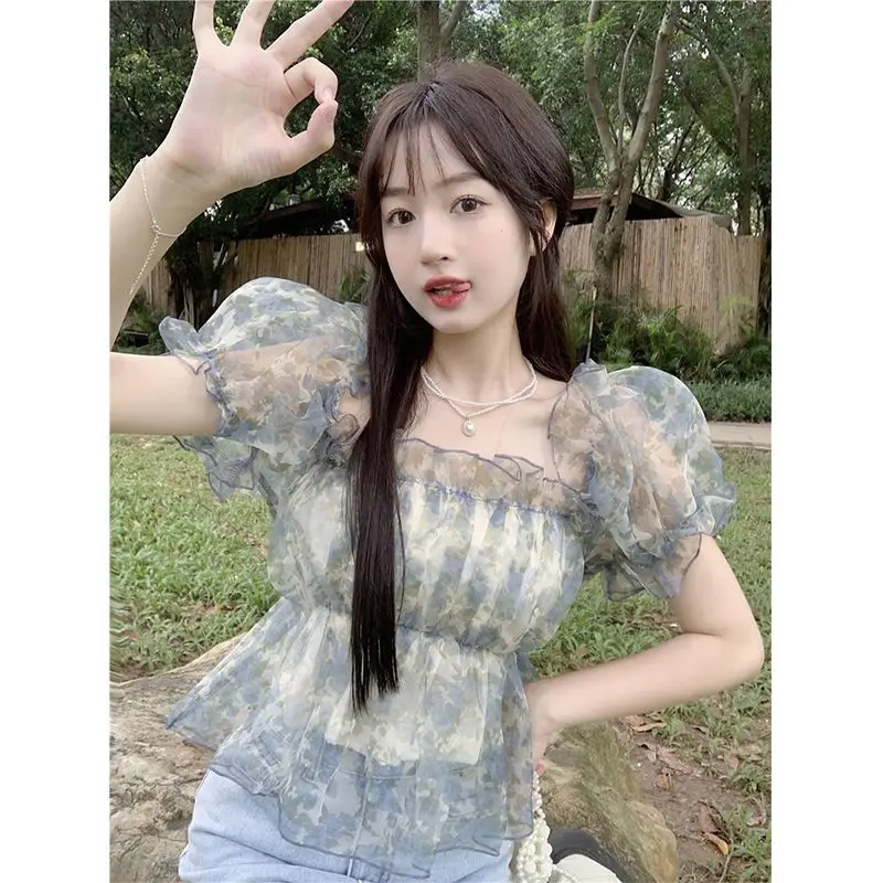 French Off-shoulder Sweet Puff Sleeve Short Blouse for Women Summer Floral Design One-shoulder Pure Desire Top
French Off-shoulder Sweet Puff Sleeve Short Blouse for Women Summer Floral Design One-shoulder Pure Desire Top