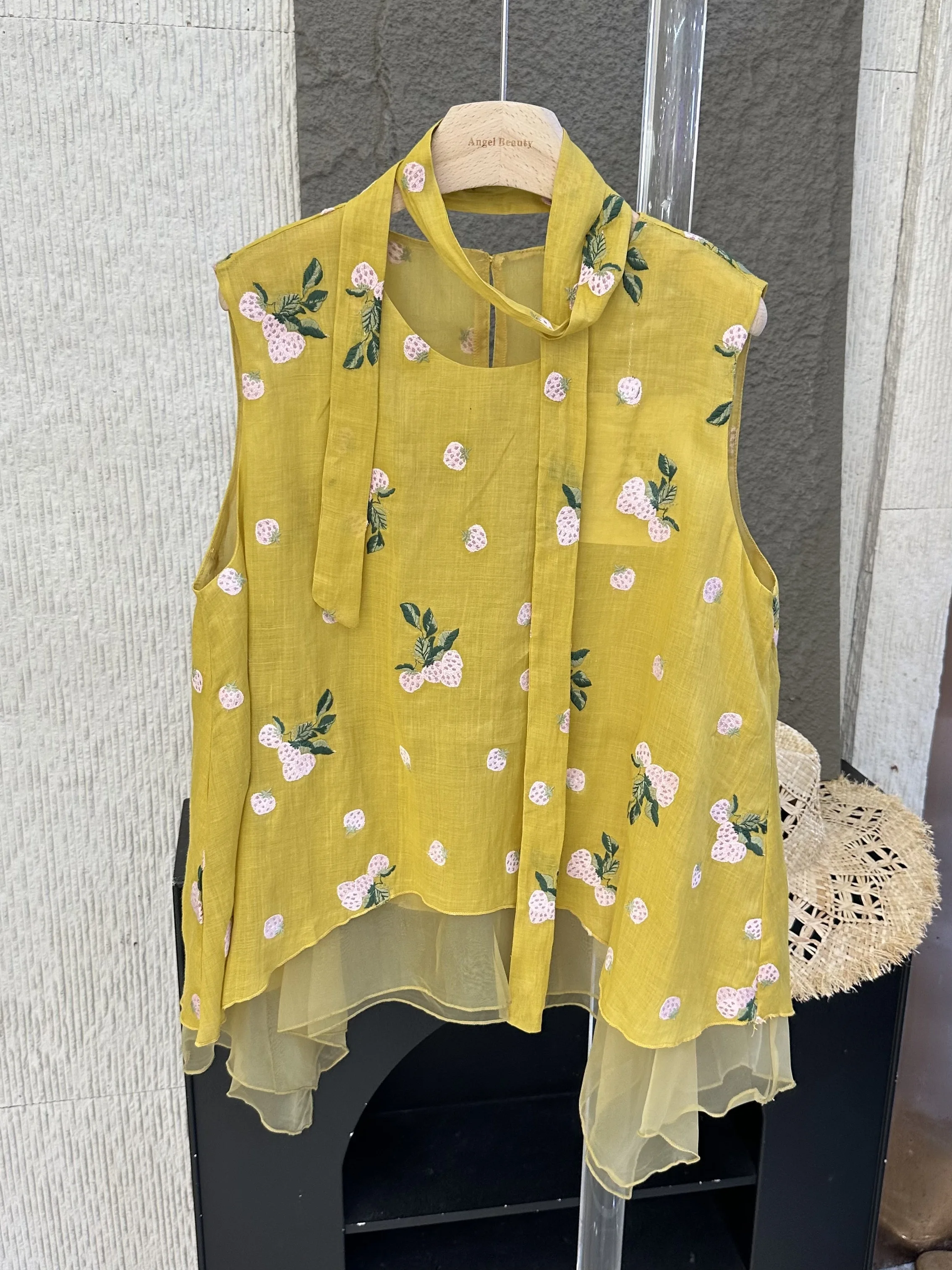 Elegant Flower 100% Flax Sleeveless Top Summer 2026 Double Layer Mesh Splice Sash Vest Women's Skin-friendly Breathable
Elegant Flower 100% Flax Sleeveless Top Summer 2026 Double Layer Mesh Splice Sash Vest Women's Skin-friendly Breathable