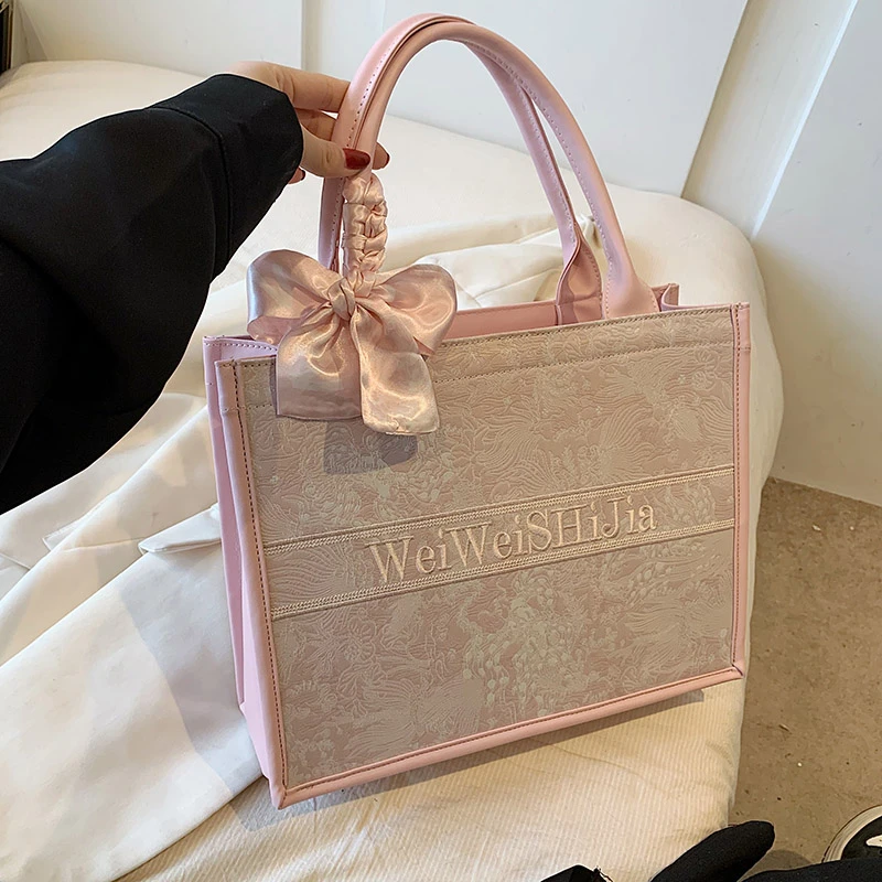 Изысканная сумка через плечо в стиле ретро - французская ниша, новый стиль, модная высококачественная универсальная милая повседневная женская сумка в европейском и американском стиле 
Изысканная сумка через плечо в стиле ретро - французская ниша, новый стиль, модная высококачественная универсальная милая повседневная женская сумка в европейском и американском стиле