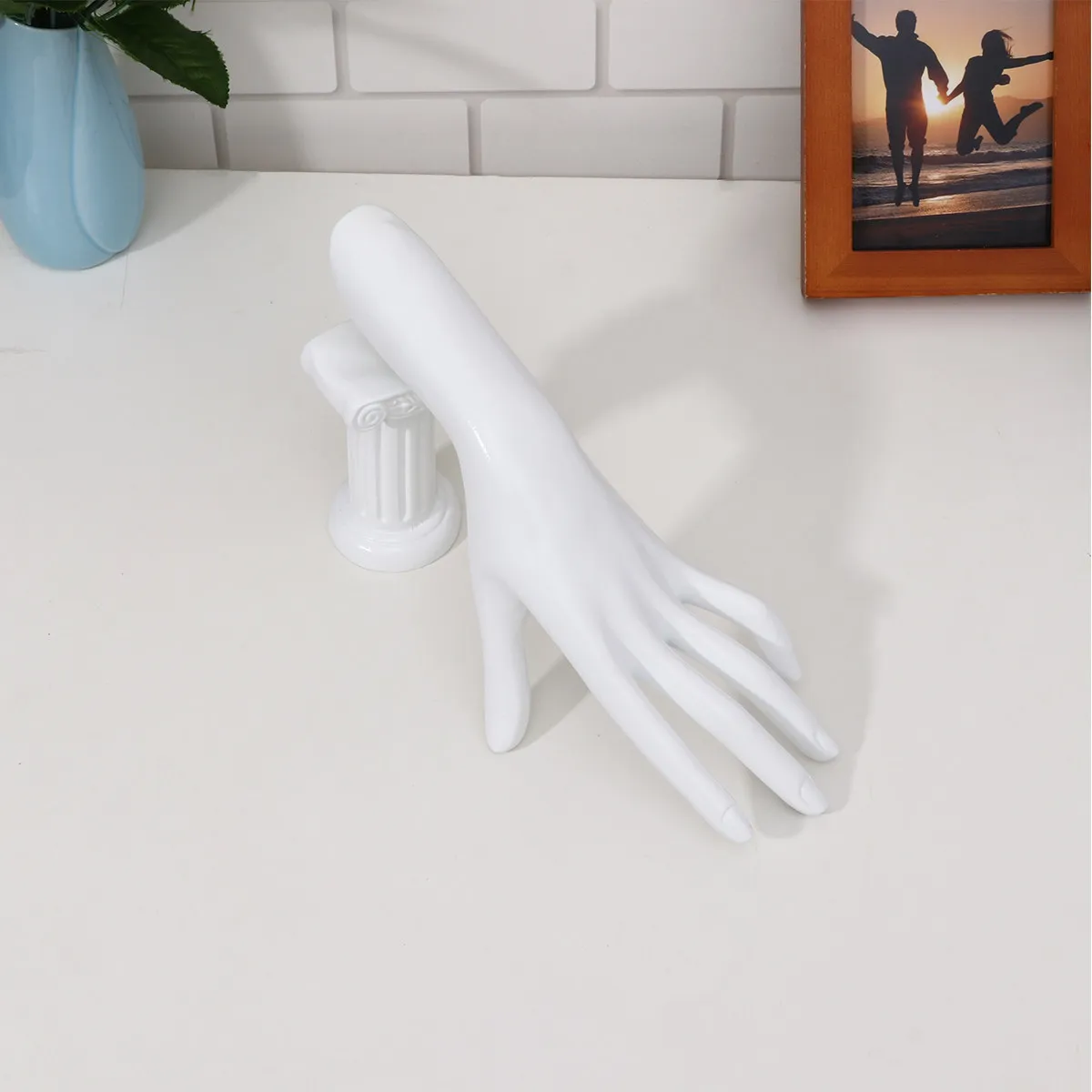 Элегантная подставка для украшений из золотистой смолы: держатель для браслетов и колец, органайзер для магазина, дома, офиса, декоративный аксессуар
Элегантная подставка для украшений из золотистой смолы: держатель для браслетов и колец, органайзер для магазина, дома, офиса, декоративный аксессуар