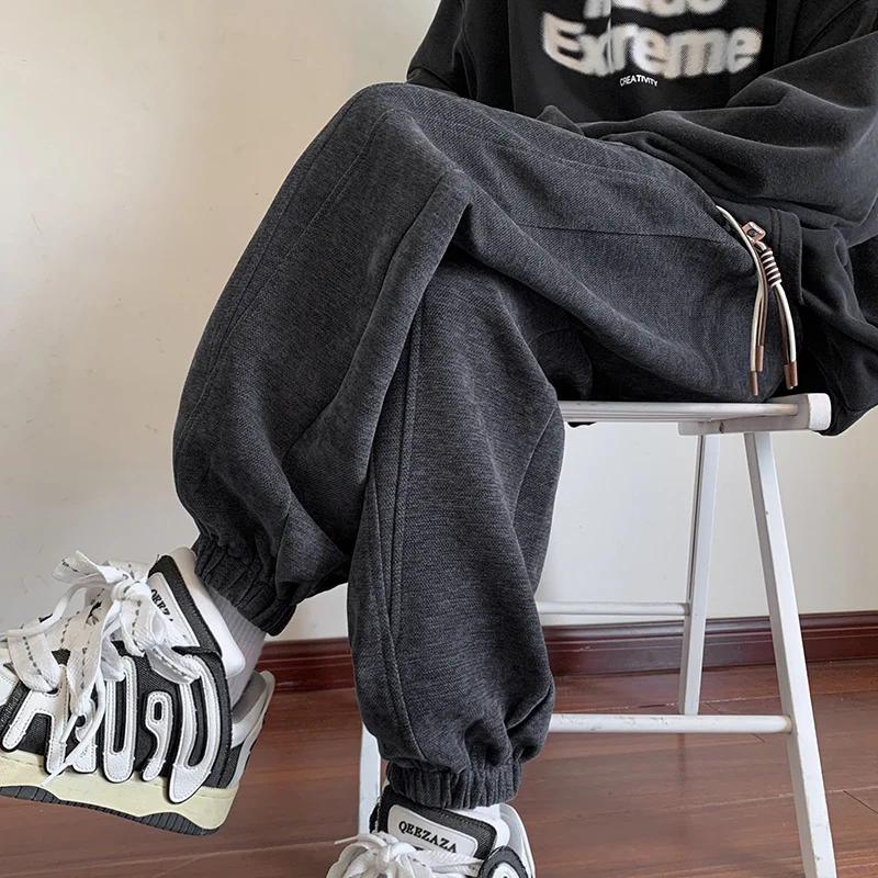 Мужские повседневные спортивные брюки свободного кроя в американском ретро-стиле, дышащие, для подростков, весна-осень, трендовые
Мужские повседневные спортивные брюки свободного кроя в американском ретро-стиле, дышащие, для подростков, весна-осень, трендовые