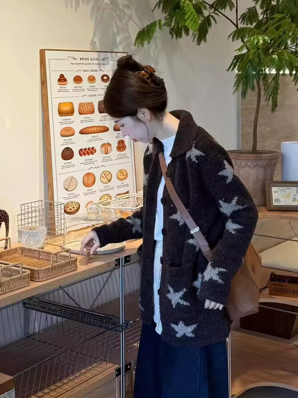 Корейский свободный вязаный свитер оверсайз для женщин, осенне-зимний повседневный утепленный свитер-топ малого размера
Корейский свободный вязаный свитер оверсайз для женщин, осенне-зимний повседневный утепленный свитер-топ малого размера