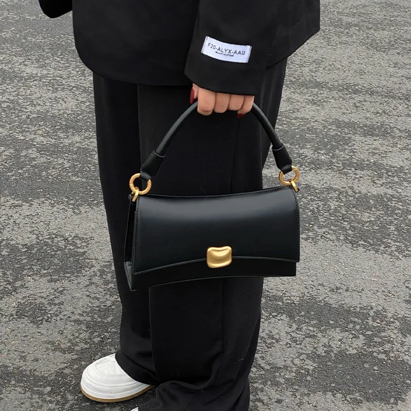 Black armpit baguette bag for women 2025 new high-end texture niche handbag, this year's popular crossbody bag winter
Black armpit baguette bag for women 2025 new high-end texture niche handbag, this year's popular crossbody bag winter