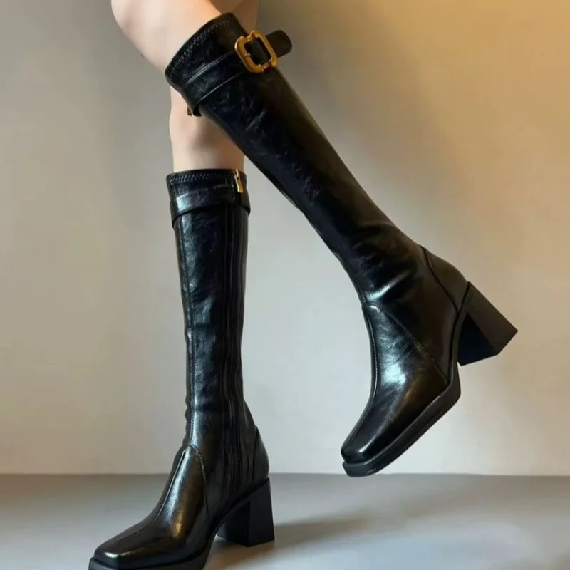 Узкие высокие сапоги, темпераментные ботинки с квадратной головкой, боковая молния, металлическая пряжка, мягкая подошва, нескользящий блочный каблук, высокие каблуки
Узкие высокие сапоги, темпераментные ботинки с квадратной головкой, боковая молния, металлическая пряжка, мягкая подошва, нескользящий блочный каблук, высокие каблуки