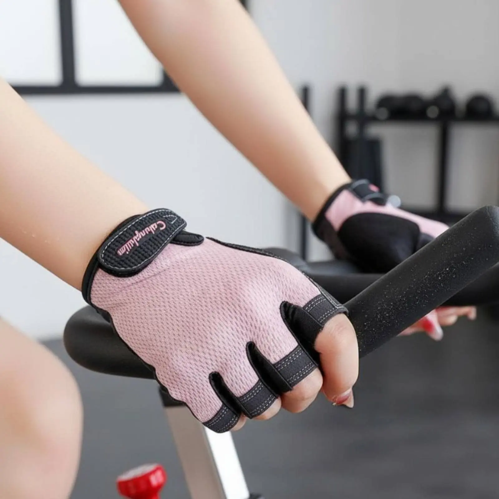 Half-Finger Gym Gloves Quick-Drying Half-Finger Training Gloves Breathable Material Anti-Wear for Cyclists, Rock Climbing
Half-Finger Gym Gloves Quick-Drying Half-Finger Training Gloves Breathable Material Anti-Wear for Cyclists, Rock Climbing