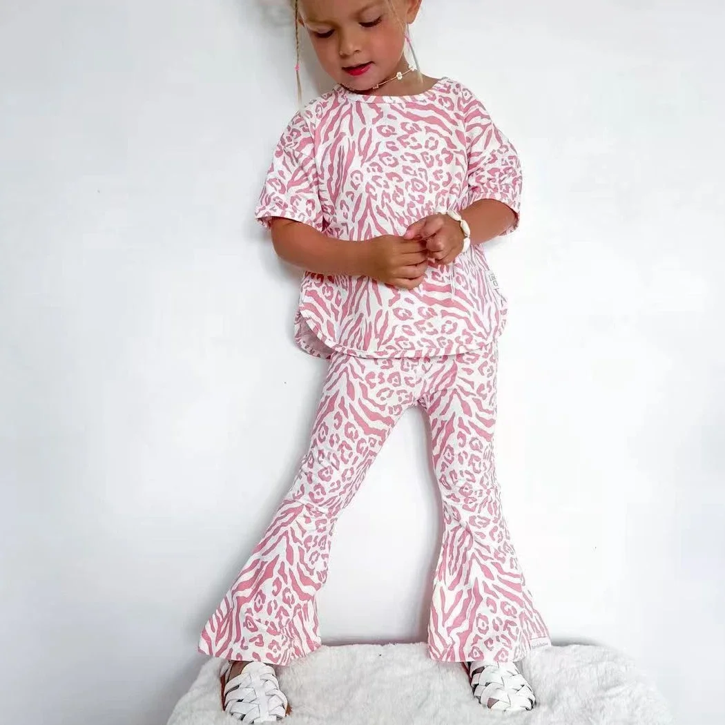 New 2024 Summer Girls Clothes Sets Casual Short Sleeve Round Neck Lip Print T-shirt Tops+Flare Pants Children's Casual Clothing
New 2024 Summer Girls Clothes Sets Casual Short Sleeve Round Neck Lip Print T-shirt Tops+Flare Pants Children's Casual Clothing