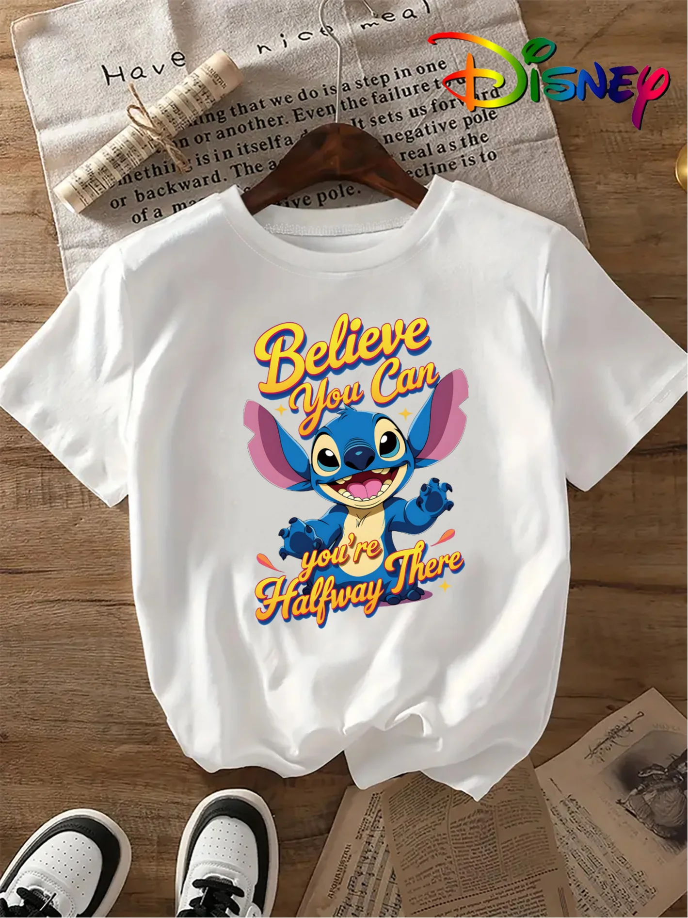 2025 Женская повседневная удобная уникальная черная футболка с круглым вырезом и короткими рукавами с принтом Disney с уникальным улыбающимся лицом 
2025 Женская повседневная удобная уникальная черная футболка с круглым вырезом и короткими рукавами с принтом Disney с уникальным улыбающимся лицом